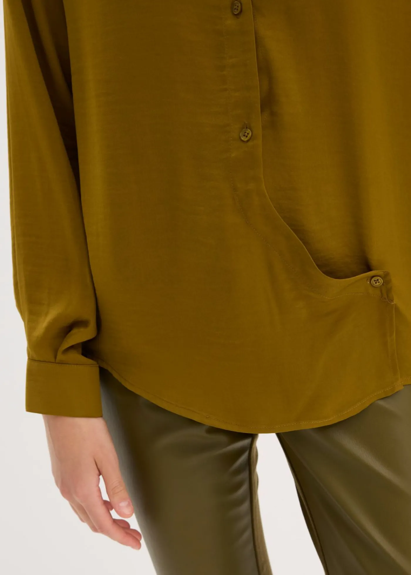 bonprix bonprix Blusa de satén fluido Verde tierra New