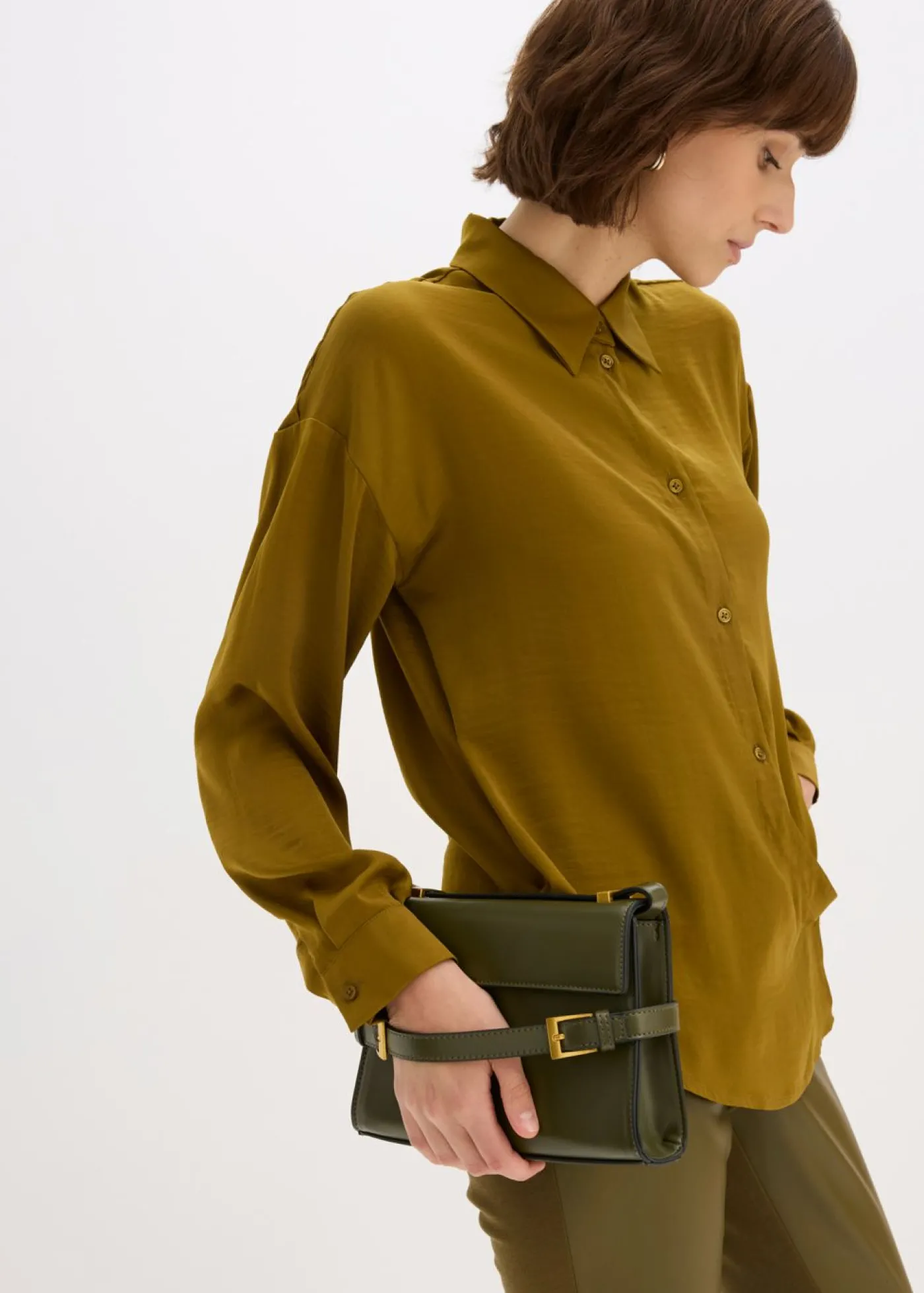 bonprix bonprix Blusa de satén fluido Verde tierra New