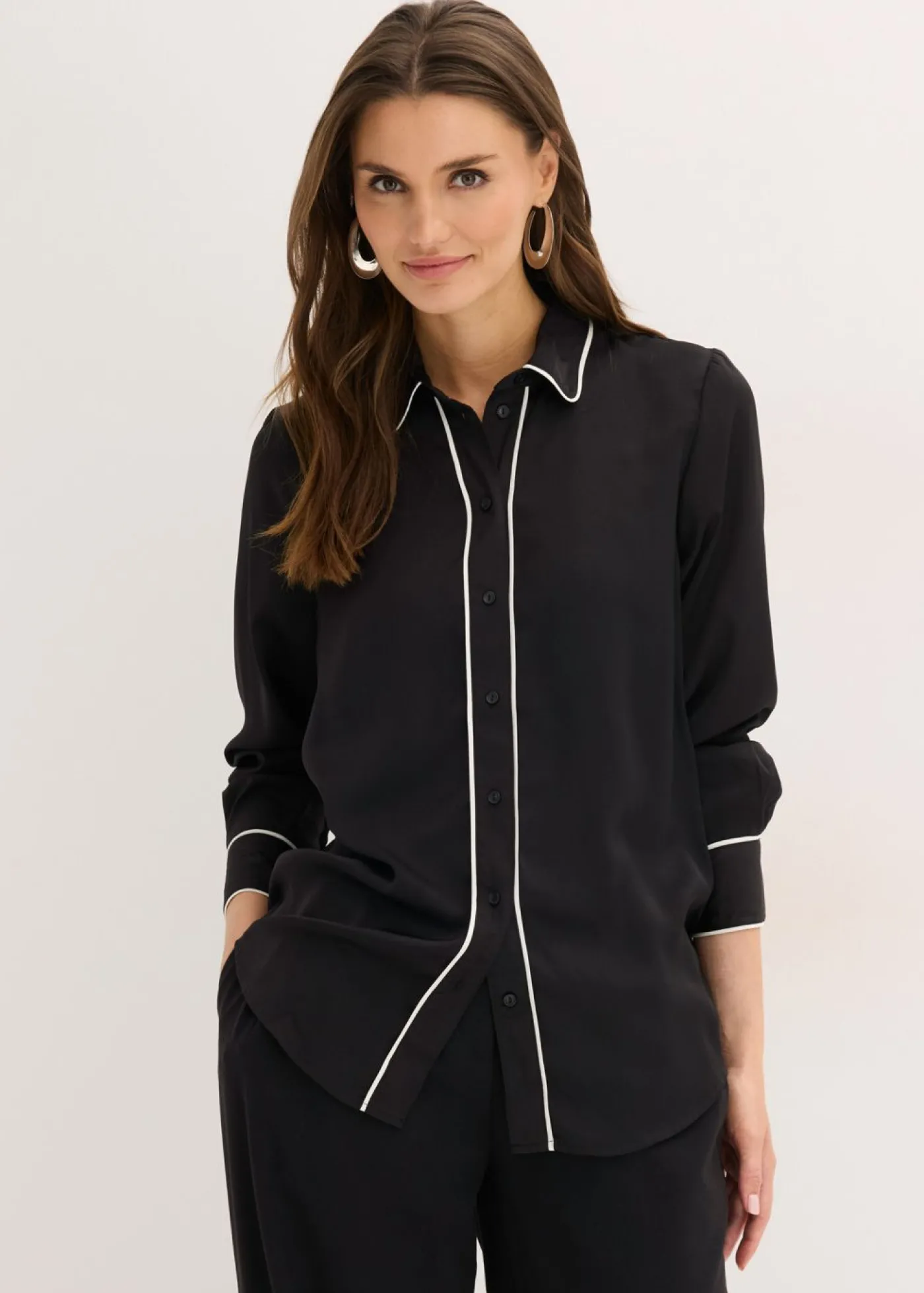 bonprix bonprix Blusa de satén fluido Negro-blanco lana Online