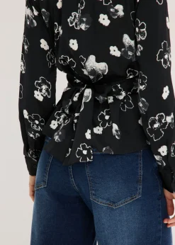 bonprix bonprix Blusa de satén fluido Negro con flores New