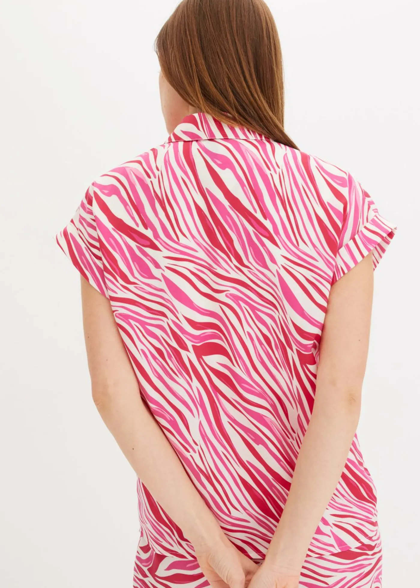 bonprix bonprix Blusa de satén fluido crema/rosa con estampado gráfico Discount