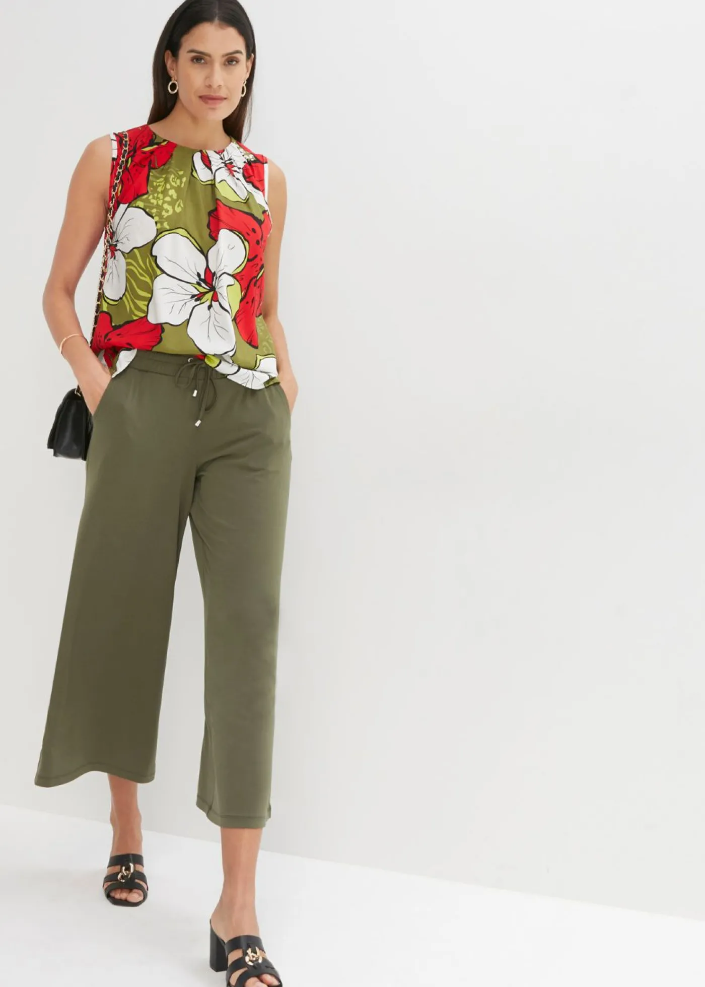 bonprix bonprix Blusa de viscosa Fresa-caqui oscuro de flores Hot
