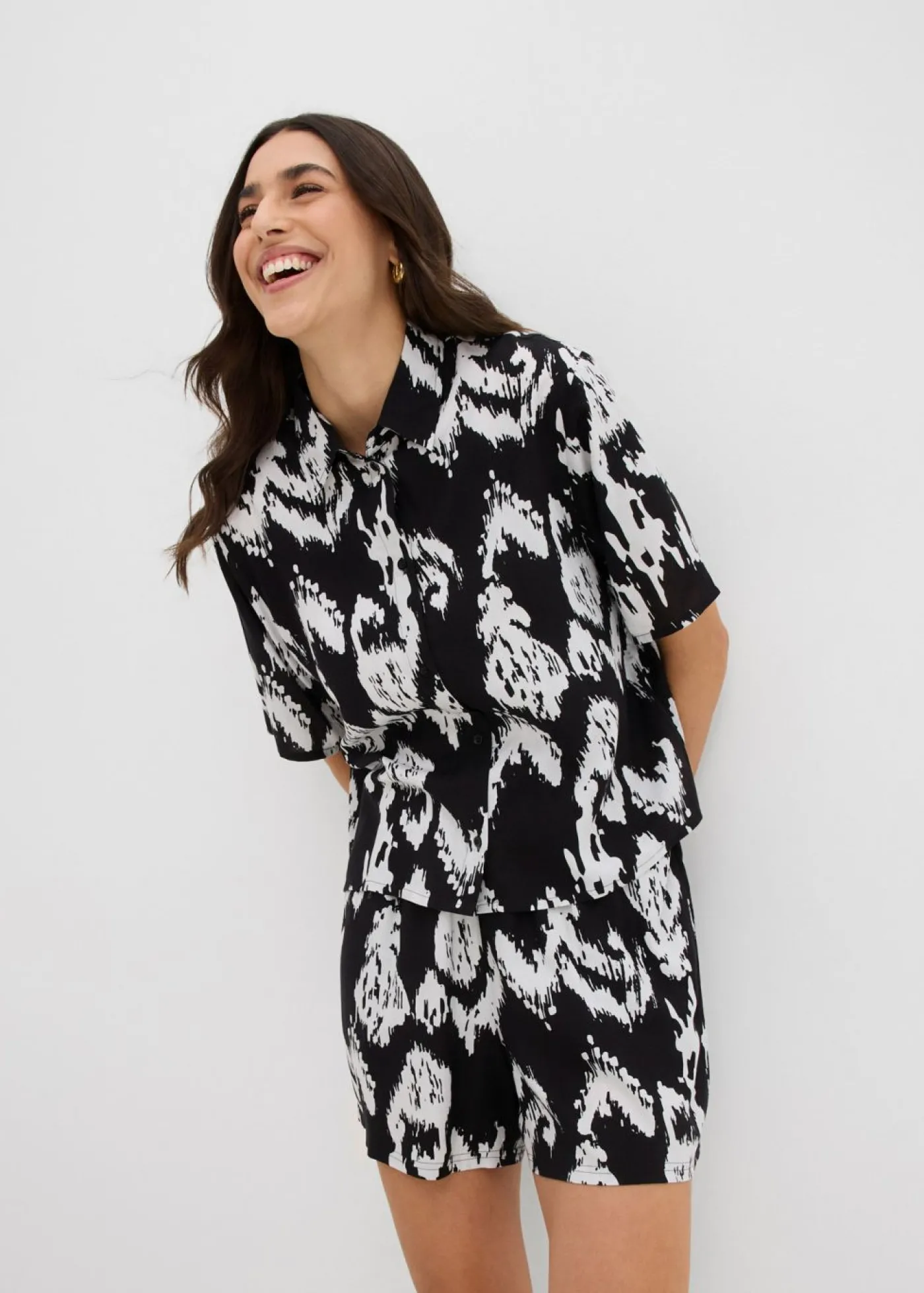 bonprix bonprix Blusa de viscosa con estampado étnico Negro-blanco lana Discount