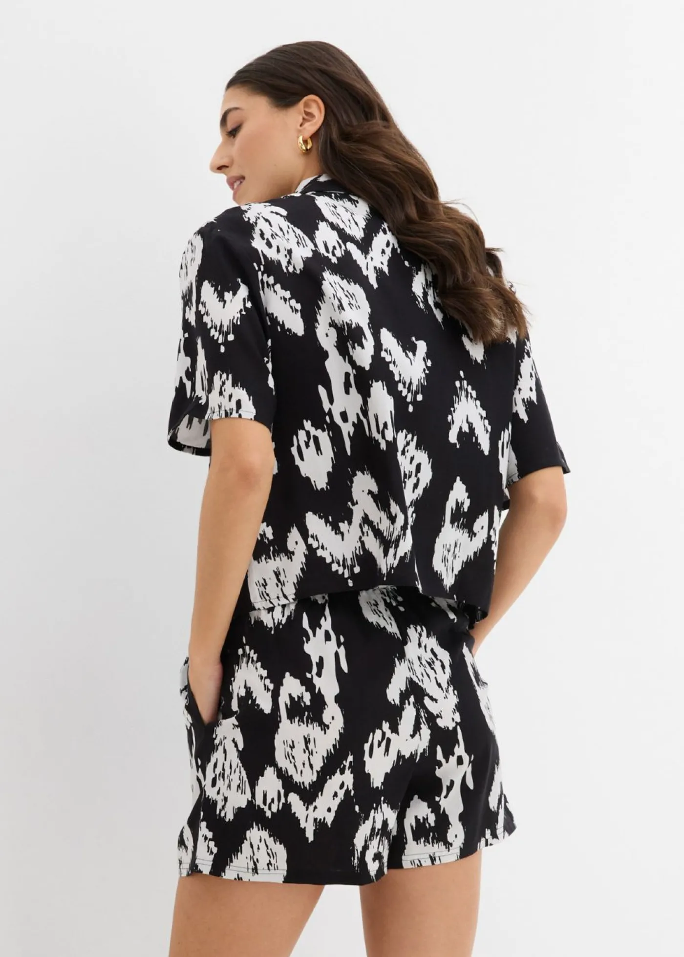 bonprix bonprix Blusa de viscosa con estampado étnico Negro-blanco lana Discount