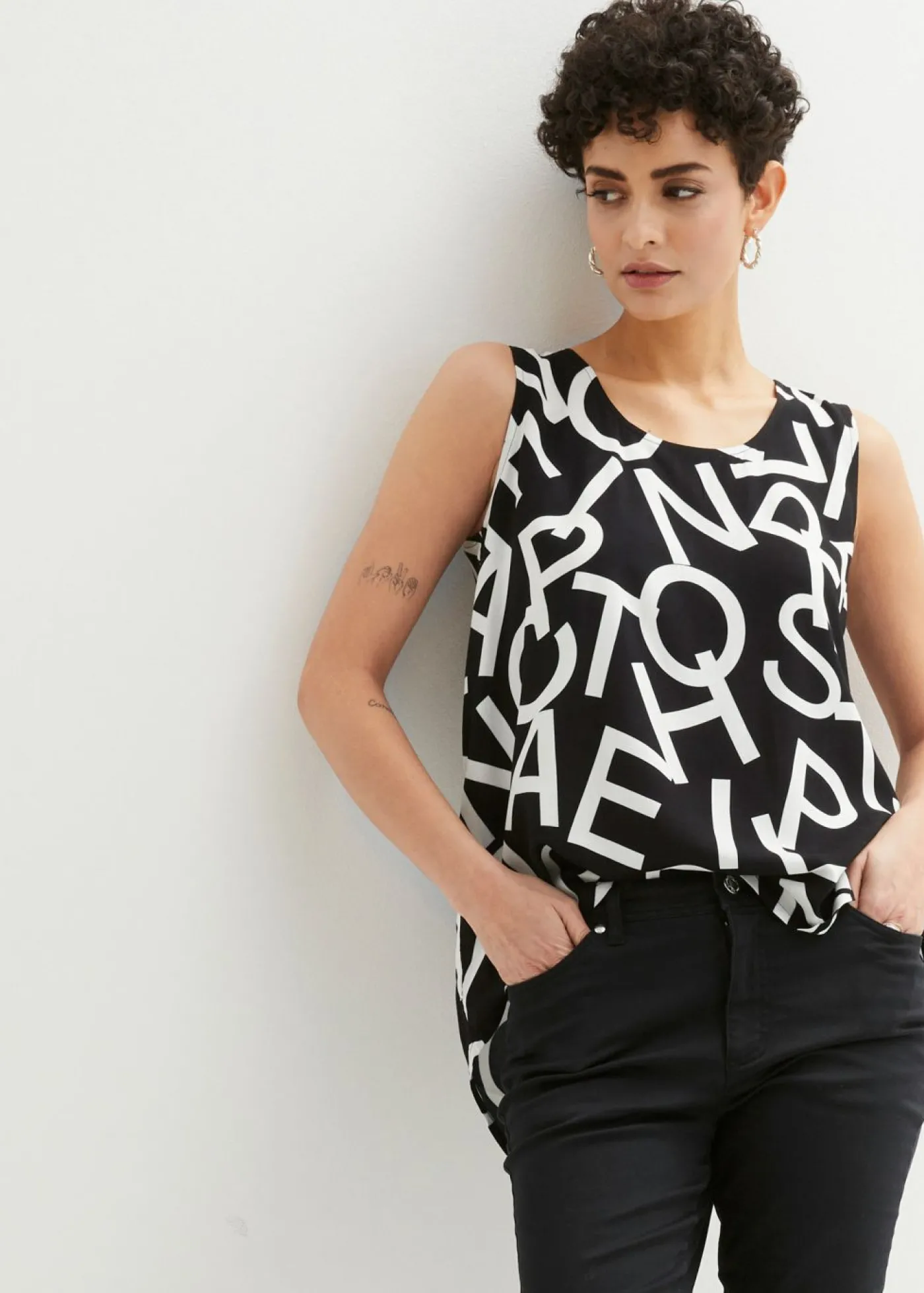 bonprix bonprix Blusa de viscosa fluida Blanco-negro Outlet