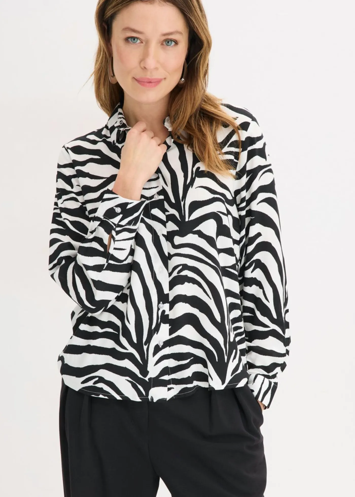 bonprix bonprix Blusa de viscosa fluida estampado cebra negro-blanco. Sale