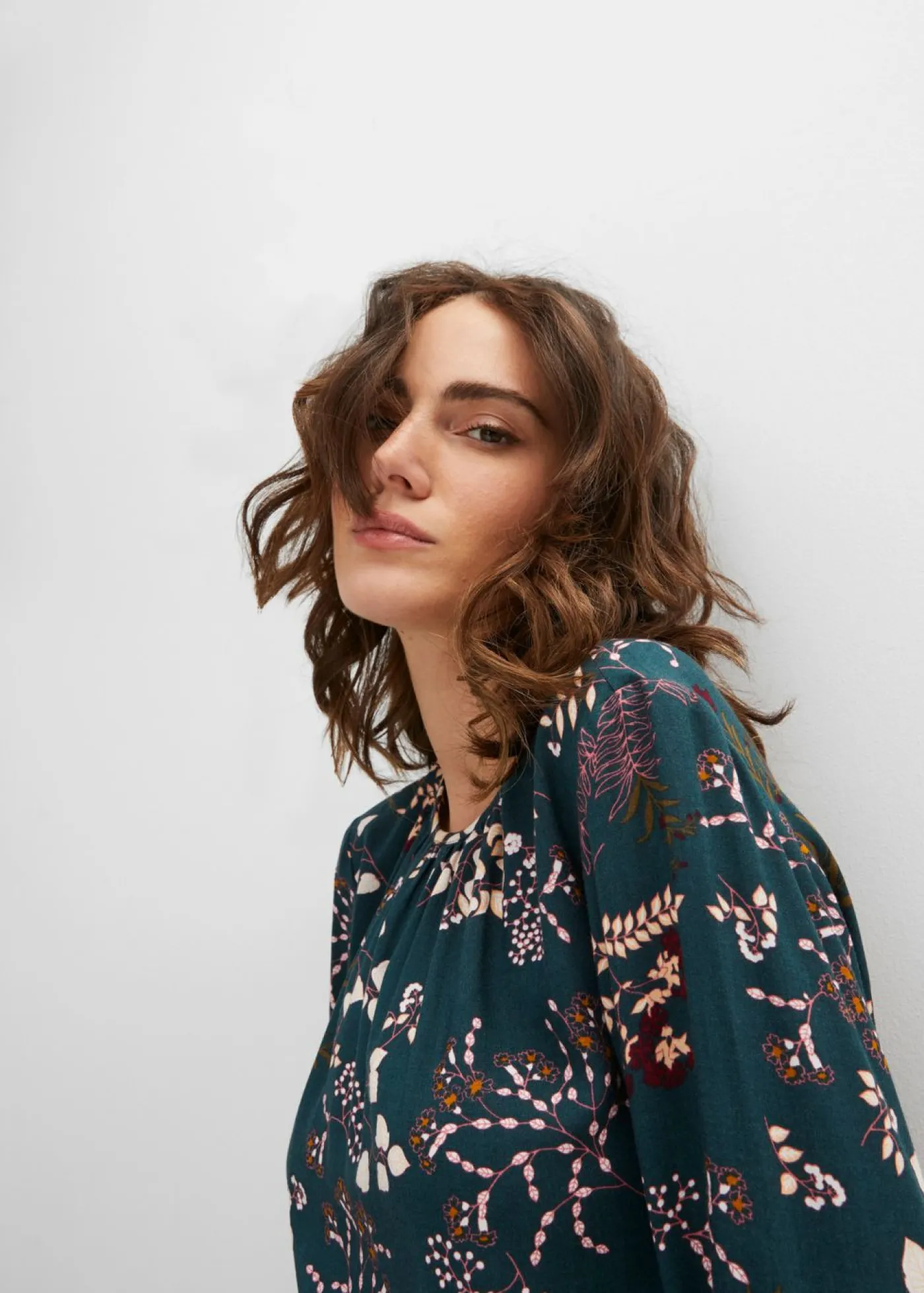 bonprix bonprix Blusa de viscosa sostenible verde intenso con flores