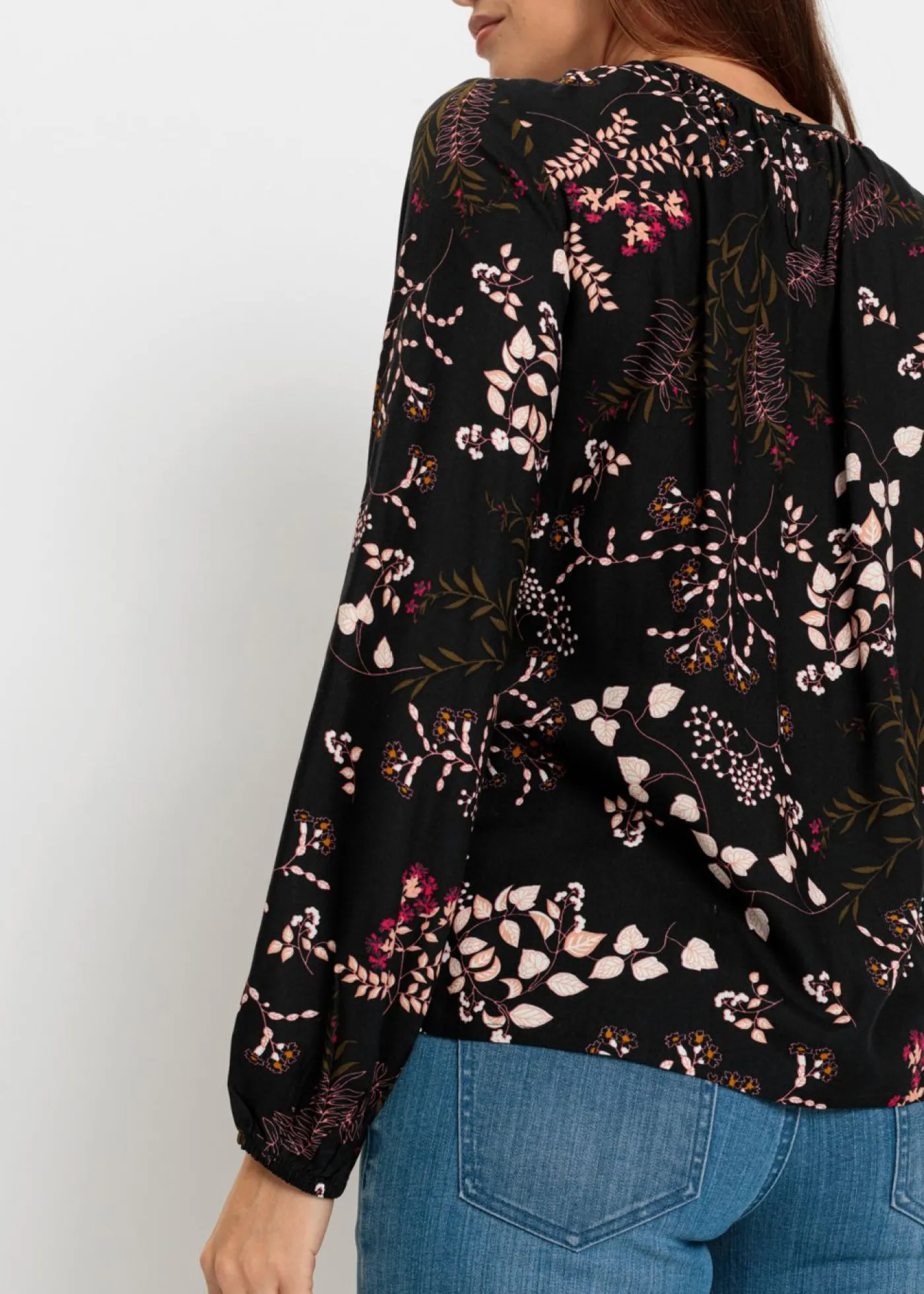 bonprix bonprix Blusa de viscosa sostenible Negro de flores