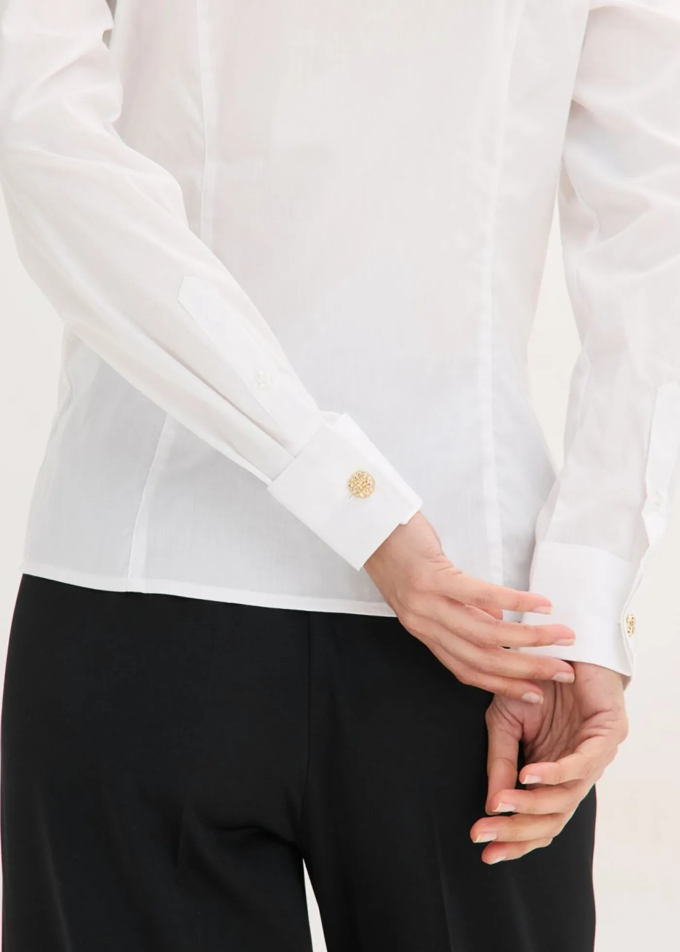 bonprix bonprix Blusa elástica de popelín con cuello chimenea y ligera transparencia Blanco Clearance
