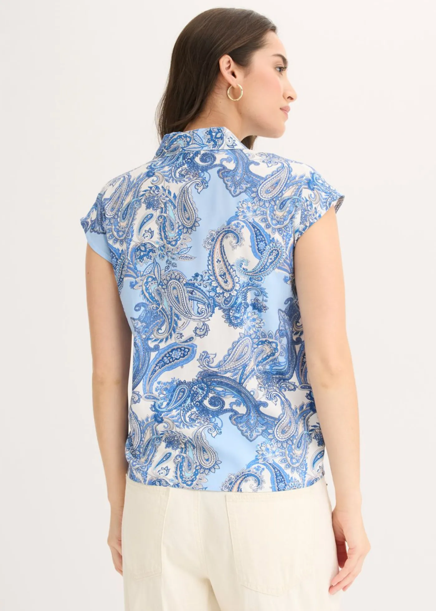 bonprix bonprix Blusa estampada de viscosa fluida Blanco/azul claro con patrón paisley New