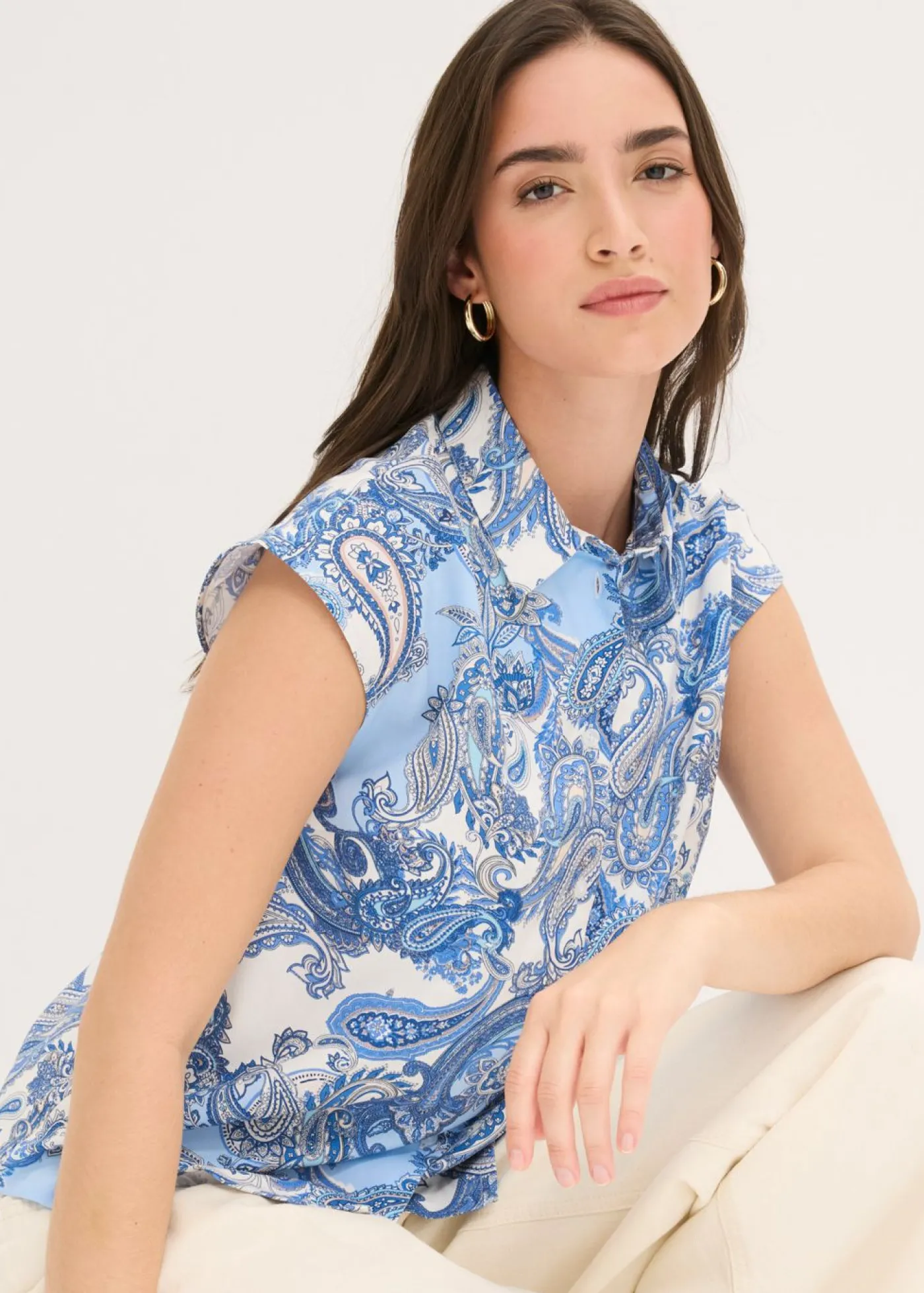 bonprix bonprix Blusa estampada de viscosa fluida Blanco/azul claro con patrón paisley New
