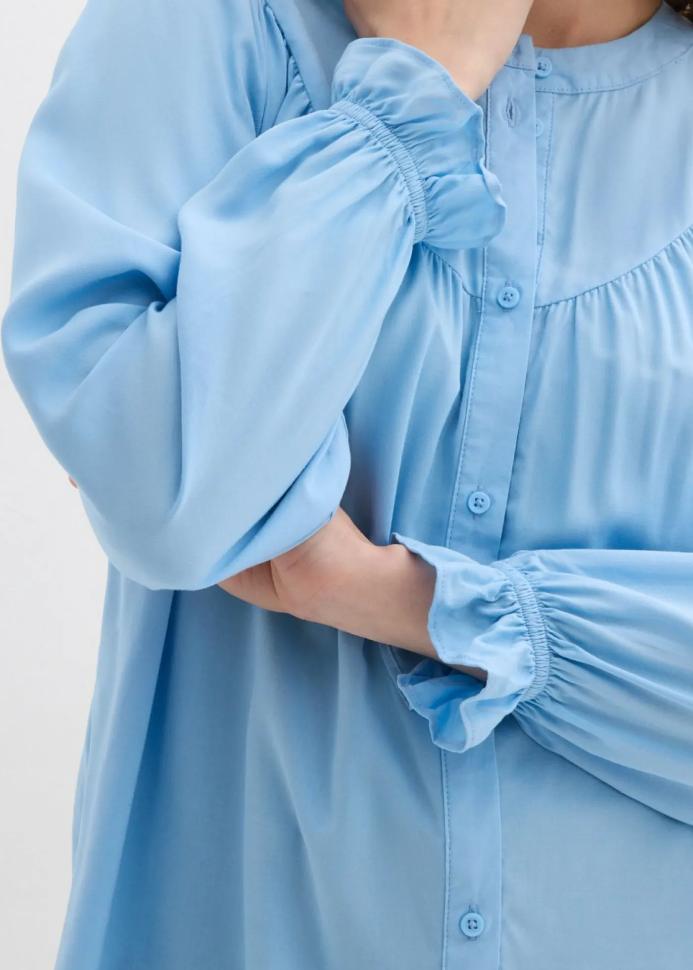 bonprix bonprix Blusa estilo prairie de viscosa fluida Azul claro New