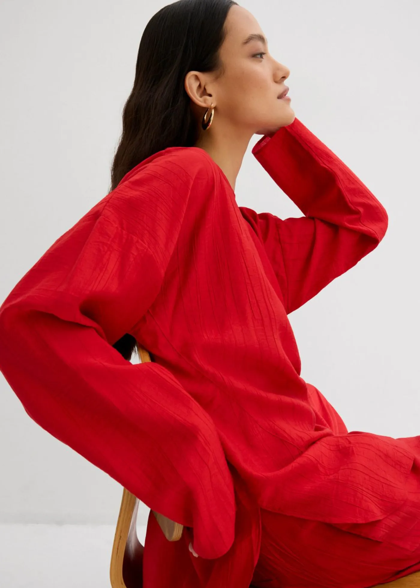 bonprix bonprix Blusa holgada tipo túnica de mezcla de viscosa arrugada con estructura Rojo salsa Outlet