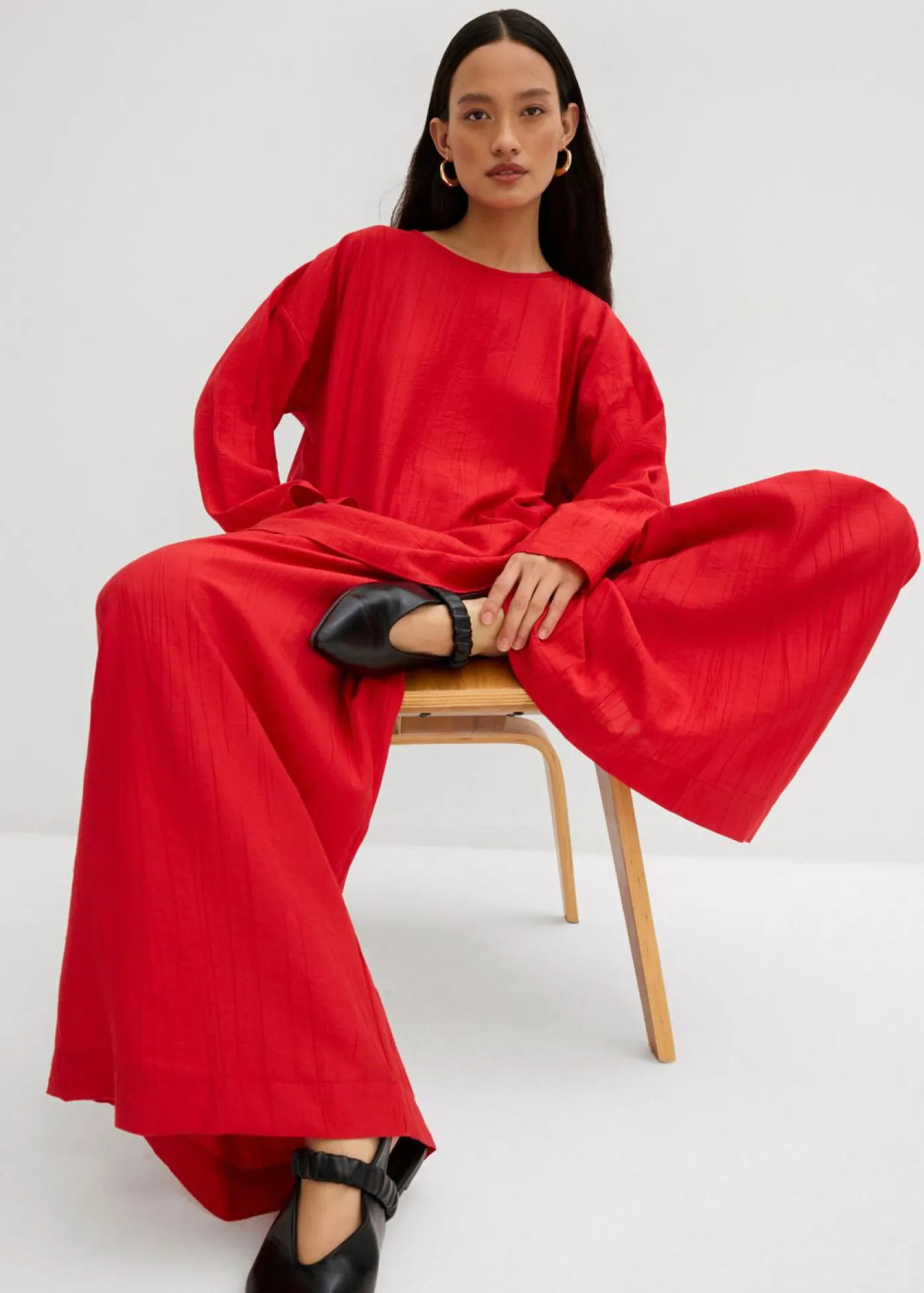bonprix bonprix Blusa holgada tipo túnica de mezcla de viscosa arrugada con estructura Rojo salsa Outlet