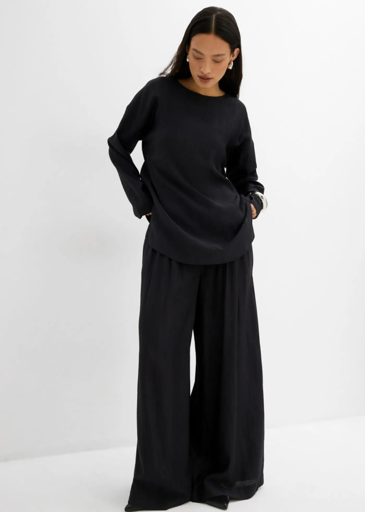 bonprix bonprix Blusa holgada tipo túnica de mezcla de viscosa arrugada con estructura Negro Clearance