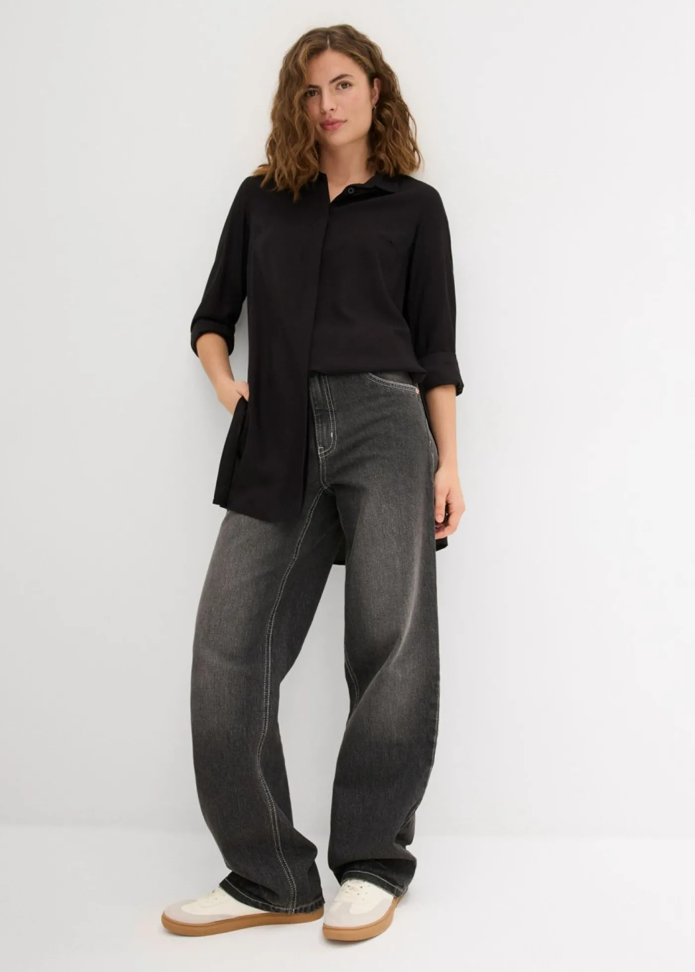 bonprix bonprix Blusa larga con abertura de viscosa fluida Negro Sale