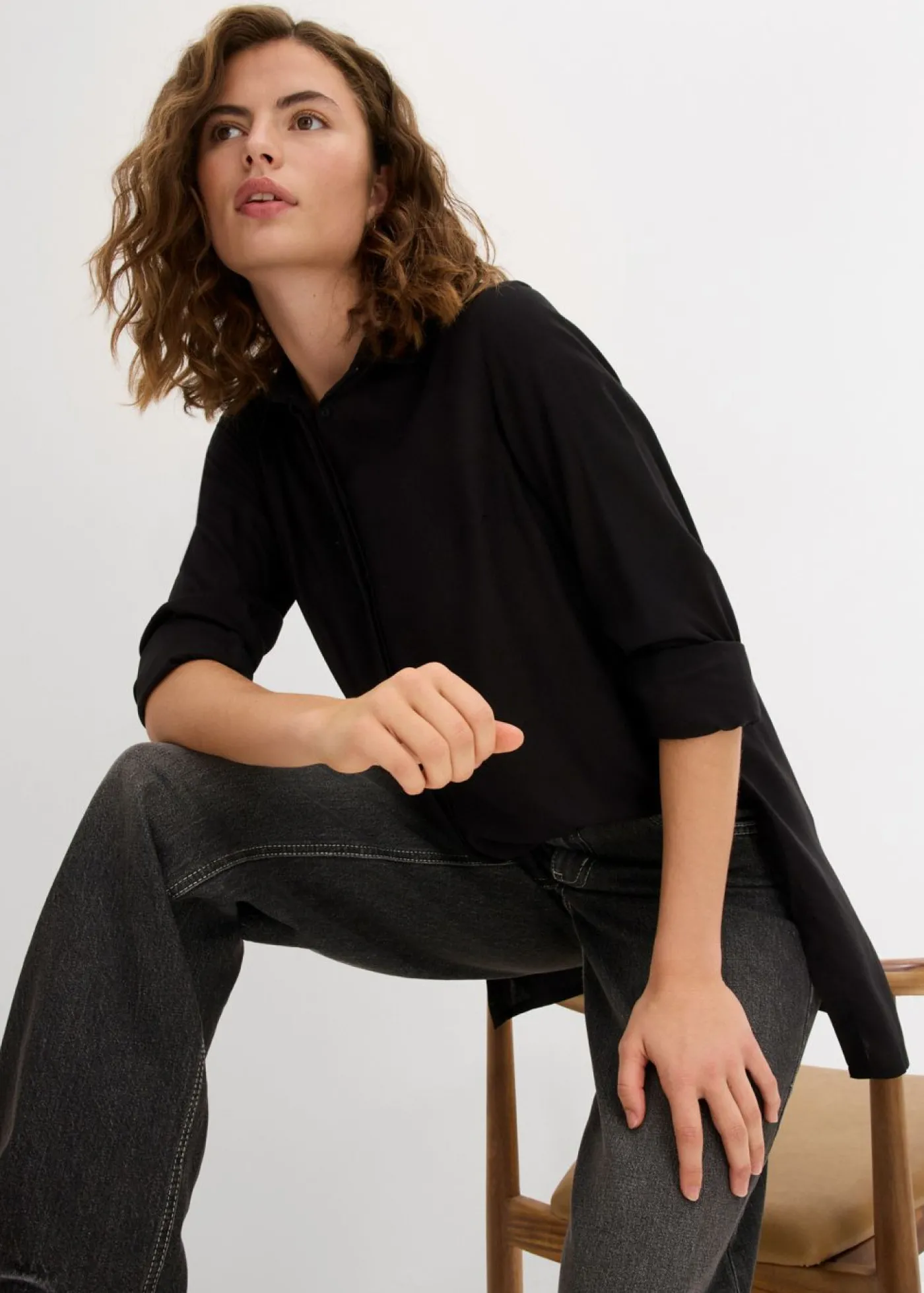bonprix bonprix Blusa larga con abertura de viscosa fluida Negro Sale