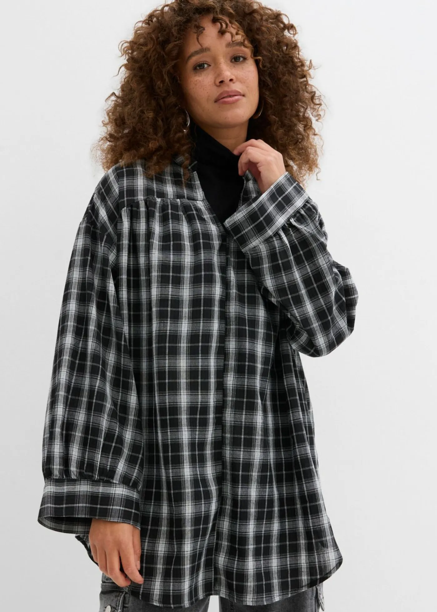 bonprix bonprix Blusa larga con corte holgado Negro-blanco a cuadros Online