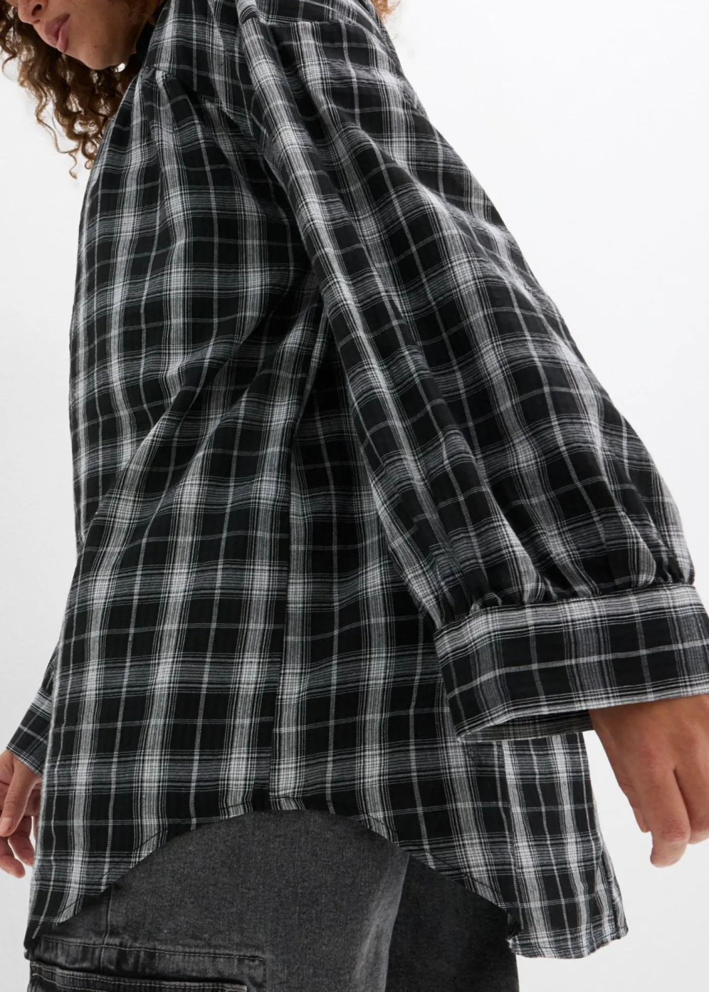 bonprix bonprix Blusa larga con corte holgado Negro-blanco a cuadros Online