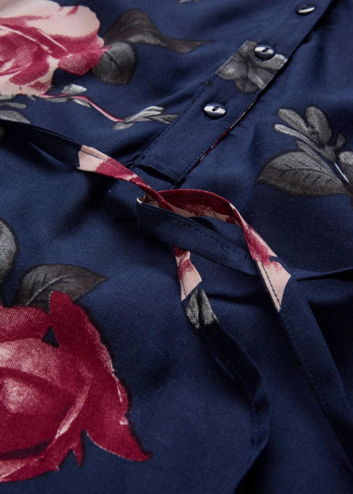 bonprix bonprix Blusa larga premamá/de lactancia azul marino con flores Hot