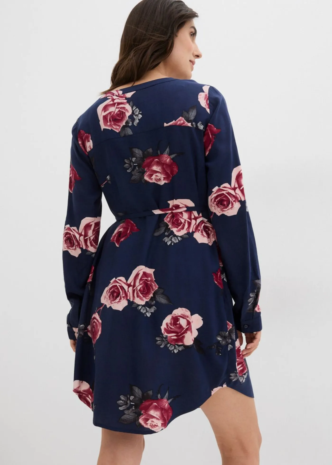 bonprix bonprix Blusa larga premamá/de lactancia azul marino con flores Hot