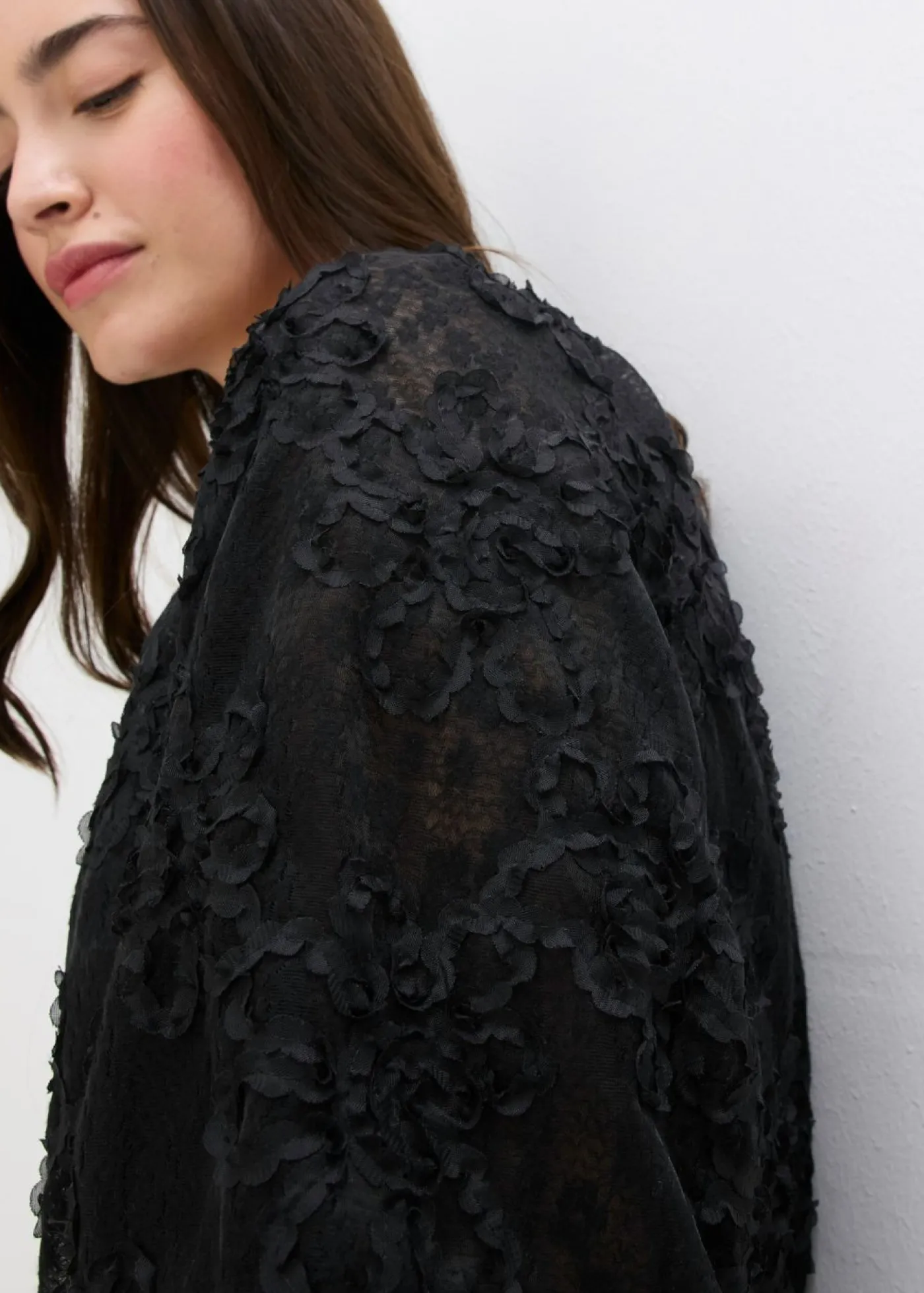 bonprix bonprix Blusa sin cierre con estampado floral texturizado Negro New
