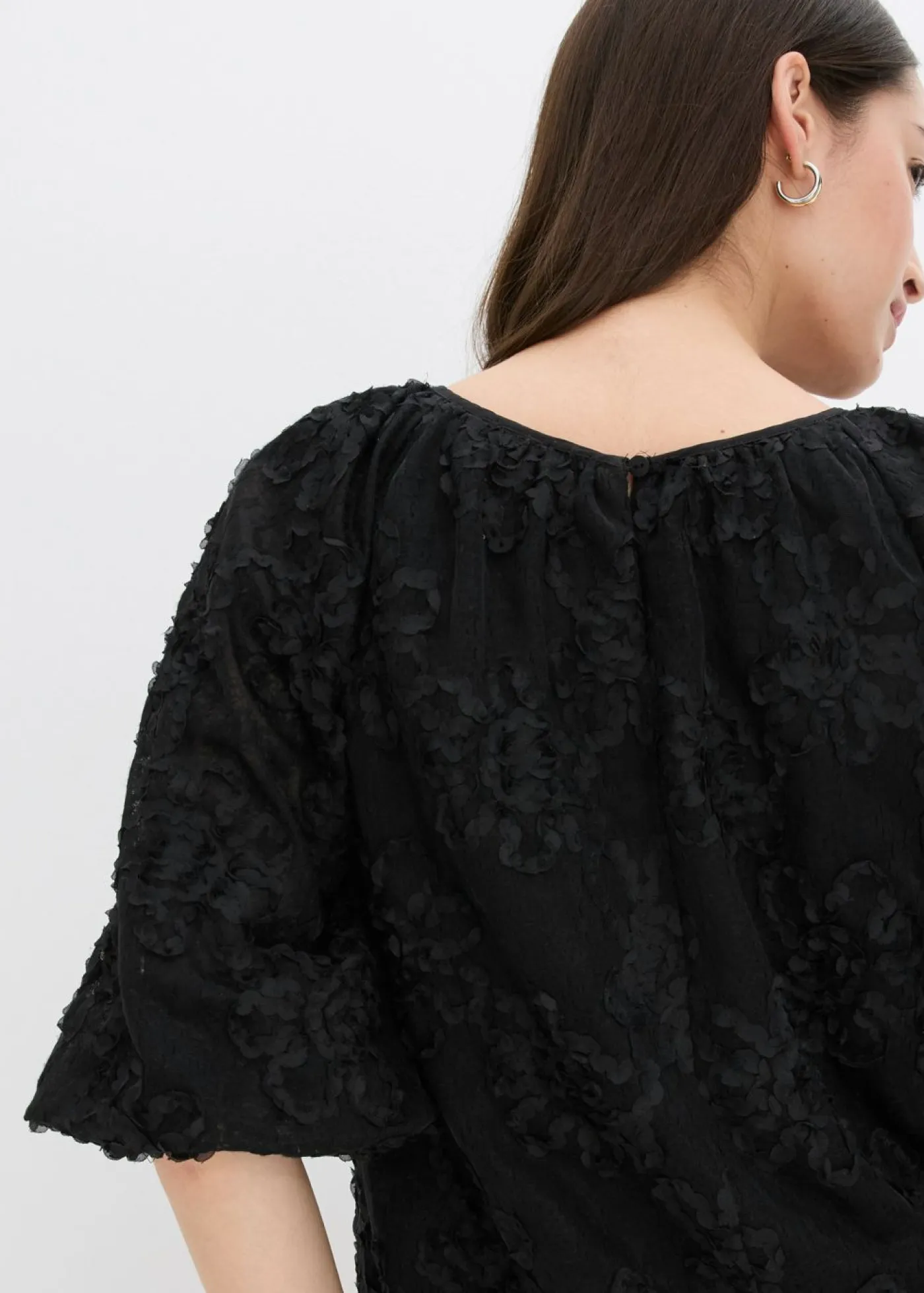 bonprix bonprix Blusa sin cierre con estampado floral texturizado Negro New