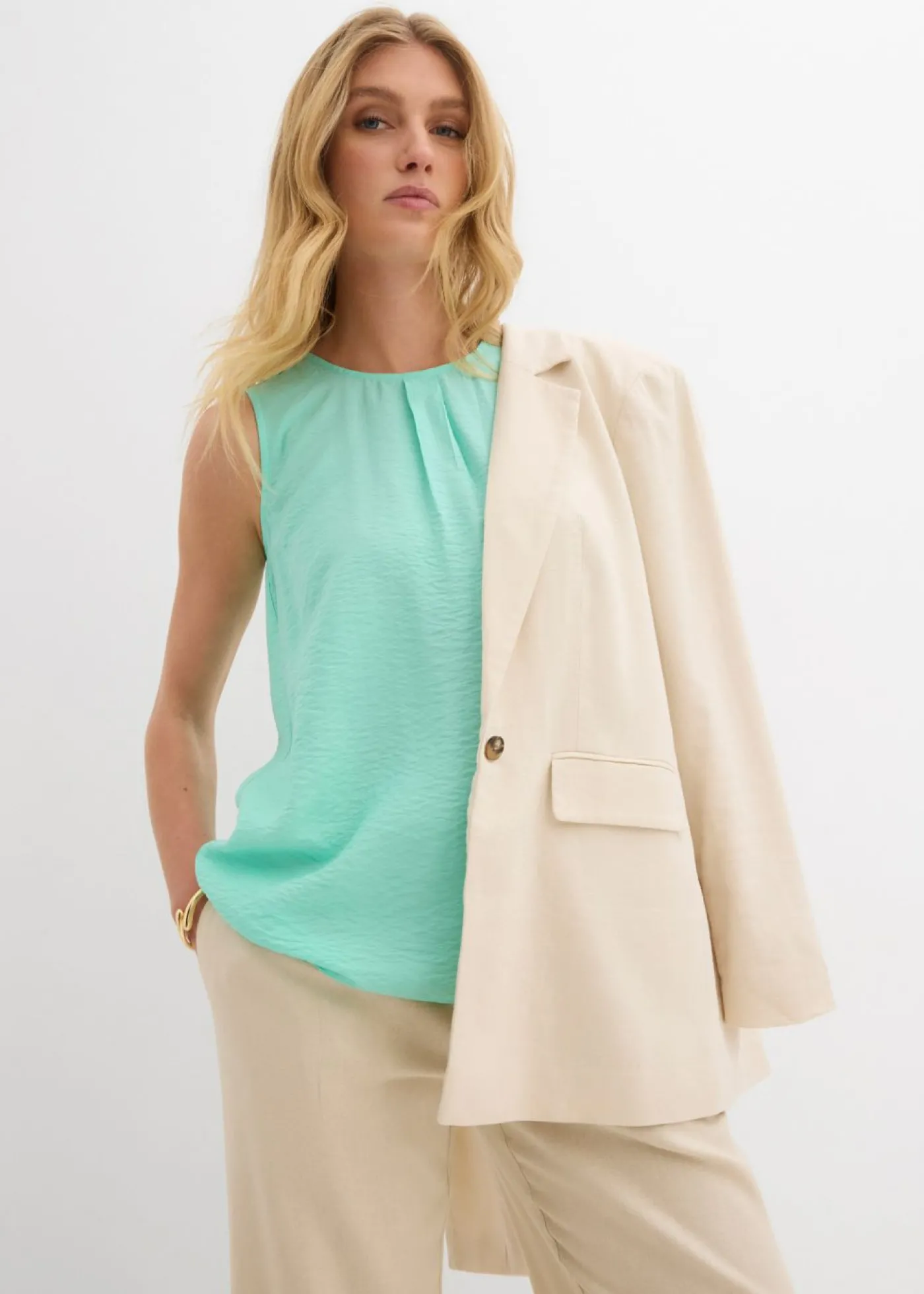 bonprix bonprix Blusa sin mangas de mezcla de viscosa fluida Azul mentol Hot