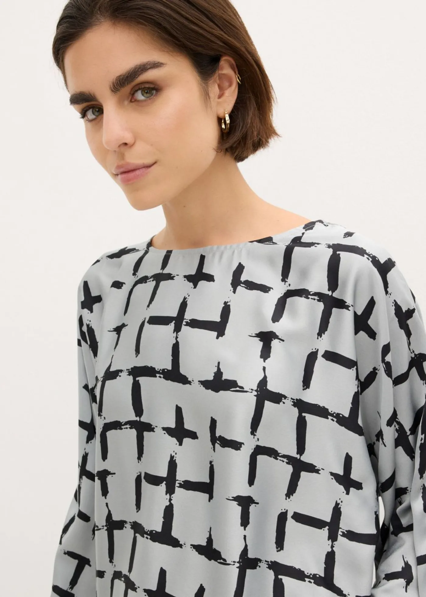 bonprix bonprix Blusa tipo túnica con mangas de murciélago gris plata-negro Outlet