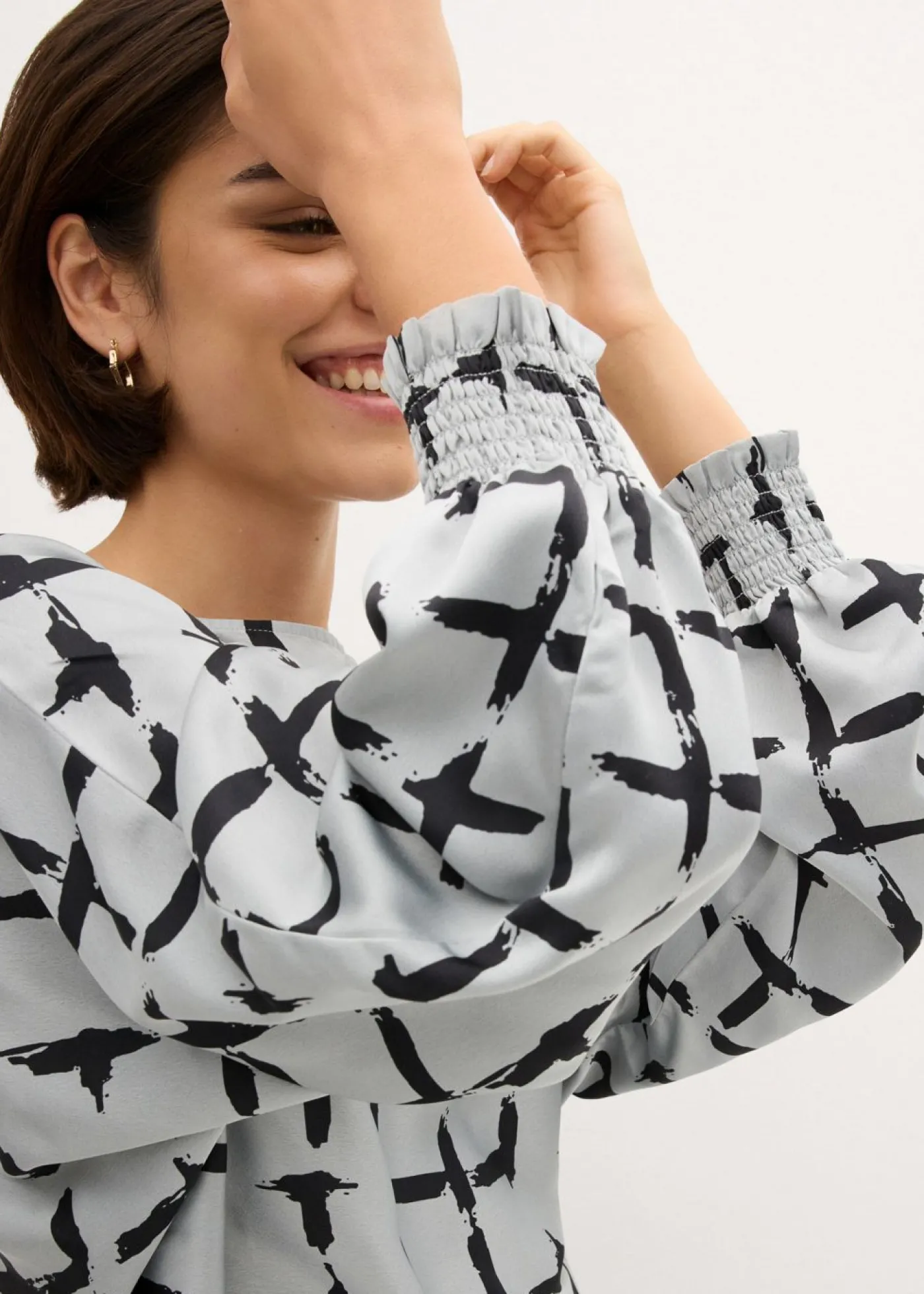 bonprix bonprix Blusa tipo túnica con mangas de murciélago gris plata-negro Outlet