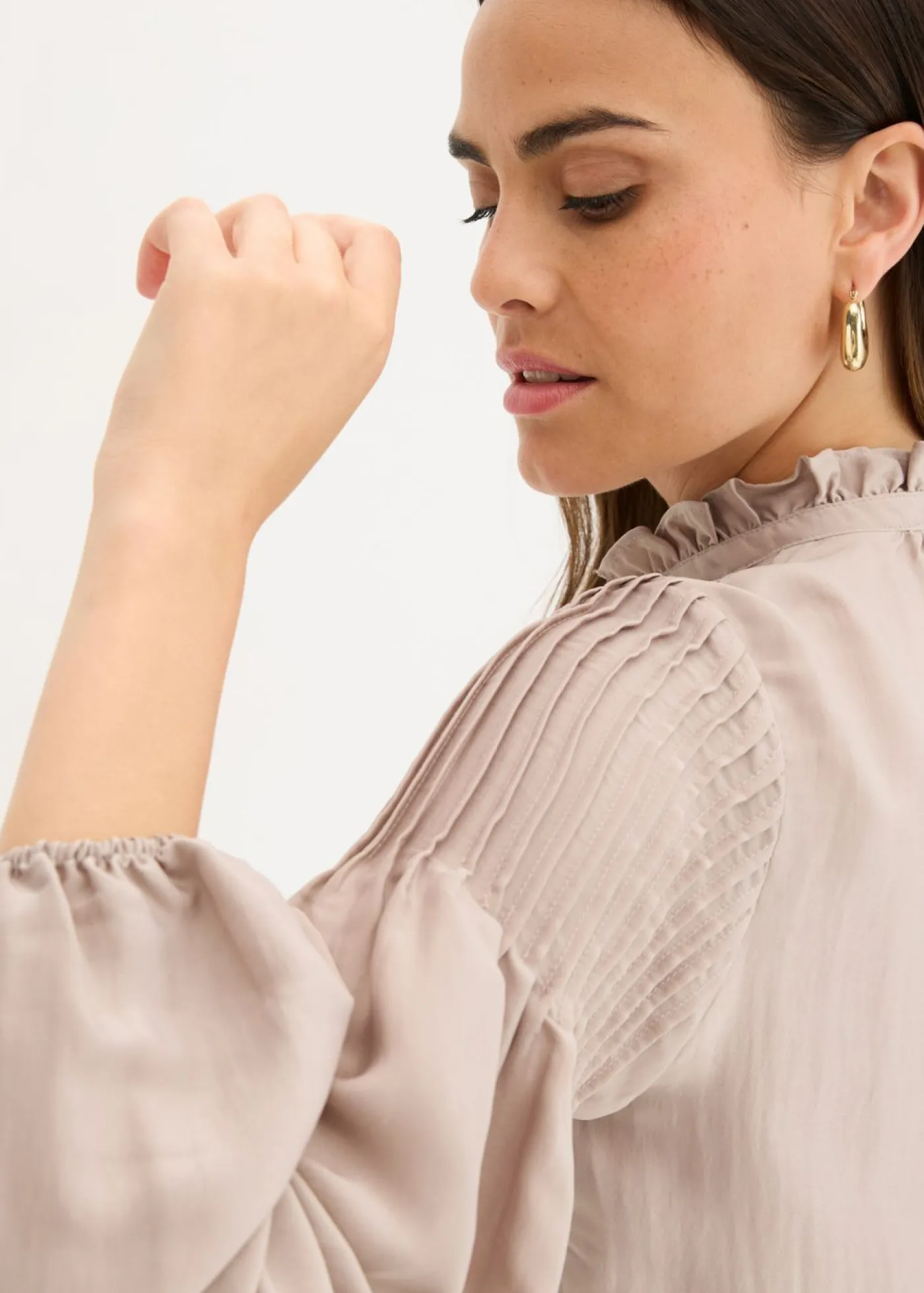 bonprix bonprix Blusa tipo túnica de satén brillante con ribetes Piedra Discount