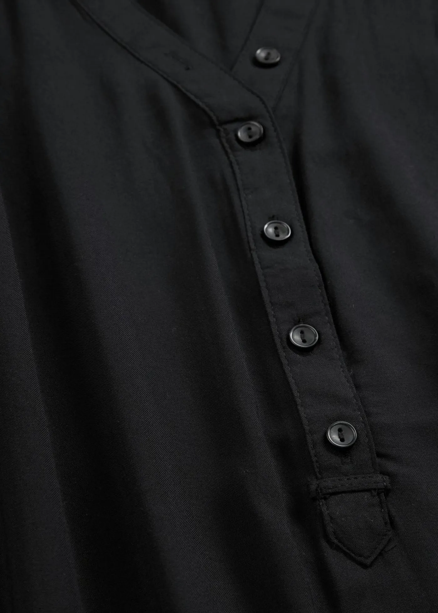 bonprix bonprix Blusa tipo túnica de viscosa suave Negro