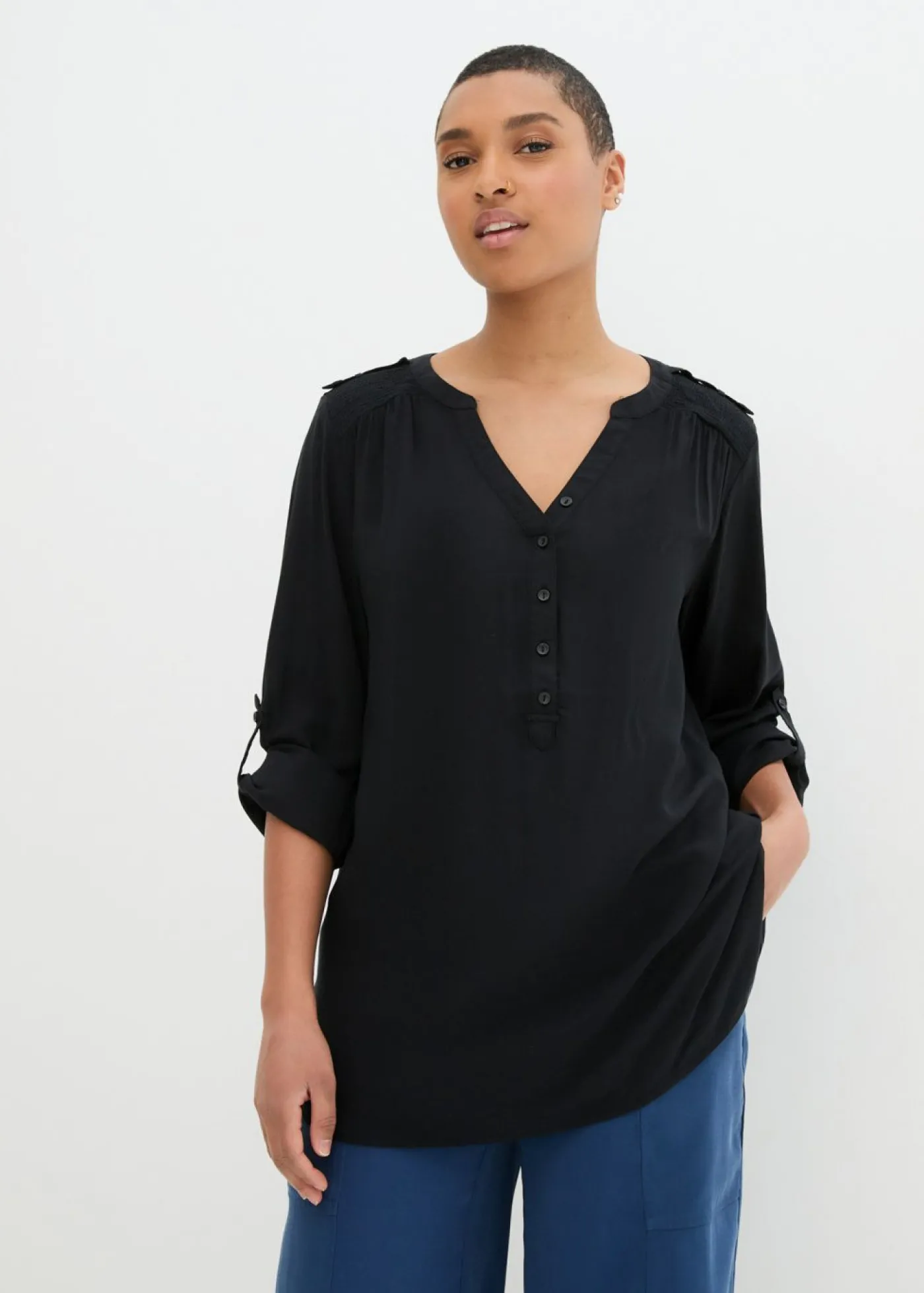 bonprix bonprix Blusa tipo túnica de viscosa suave Negro