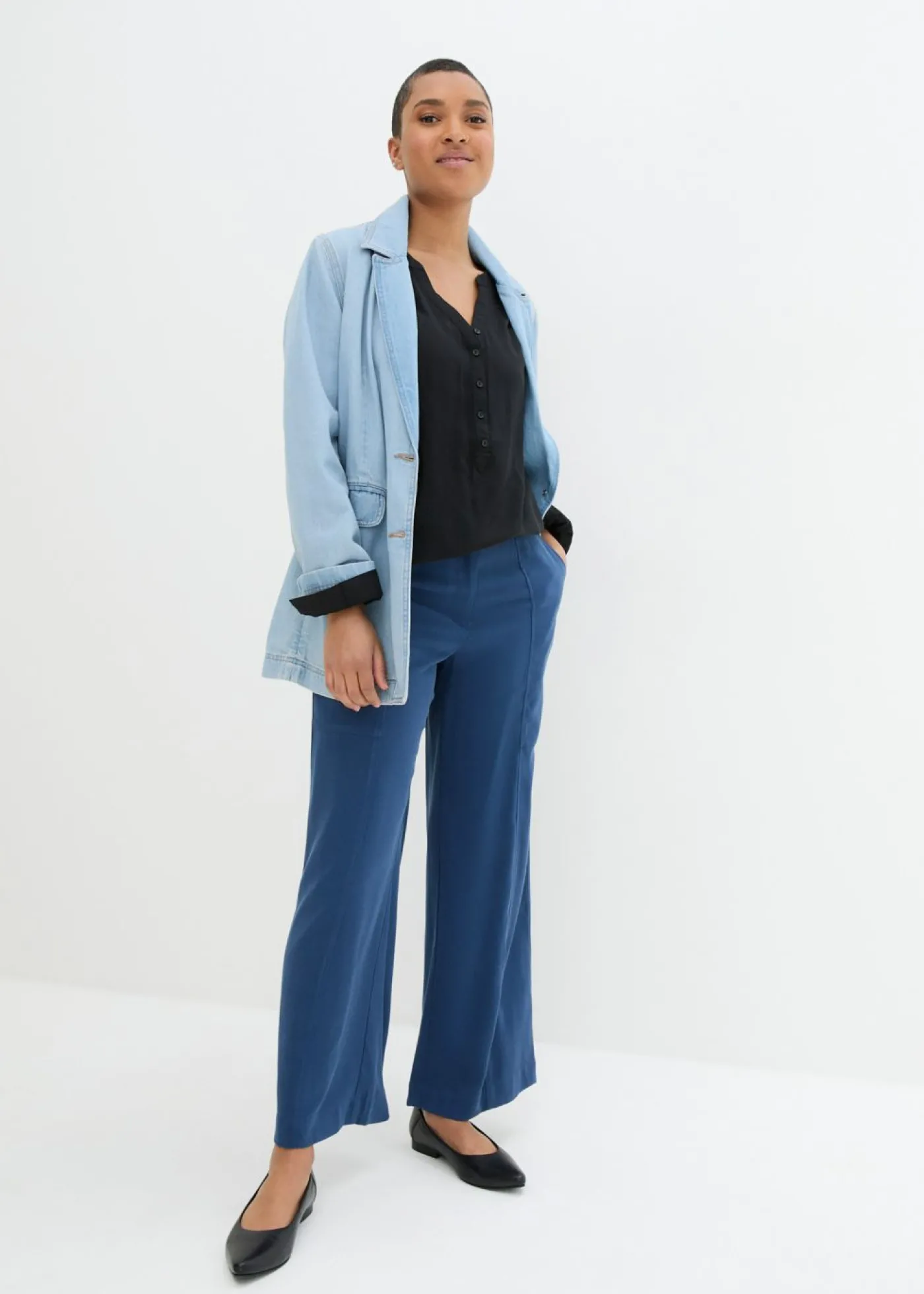 bonprix bonprix Blusa tipo túnica de viscosa suave Negro