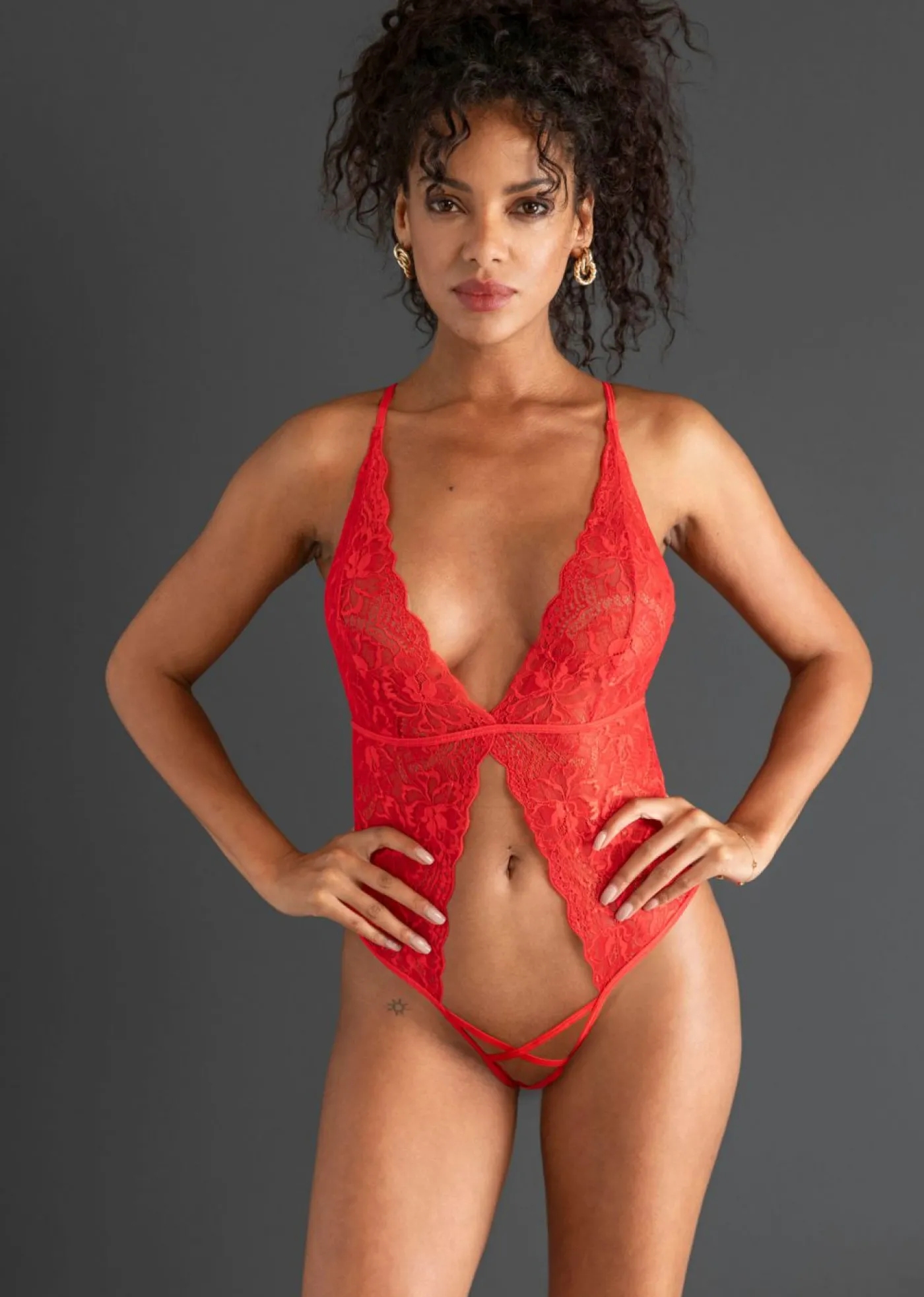 bonprix VENUS Body con abertura Rojo