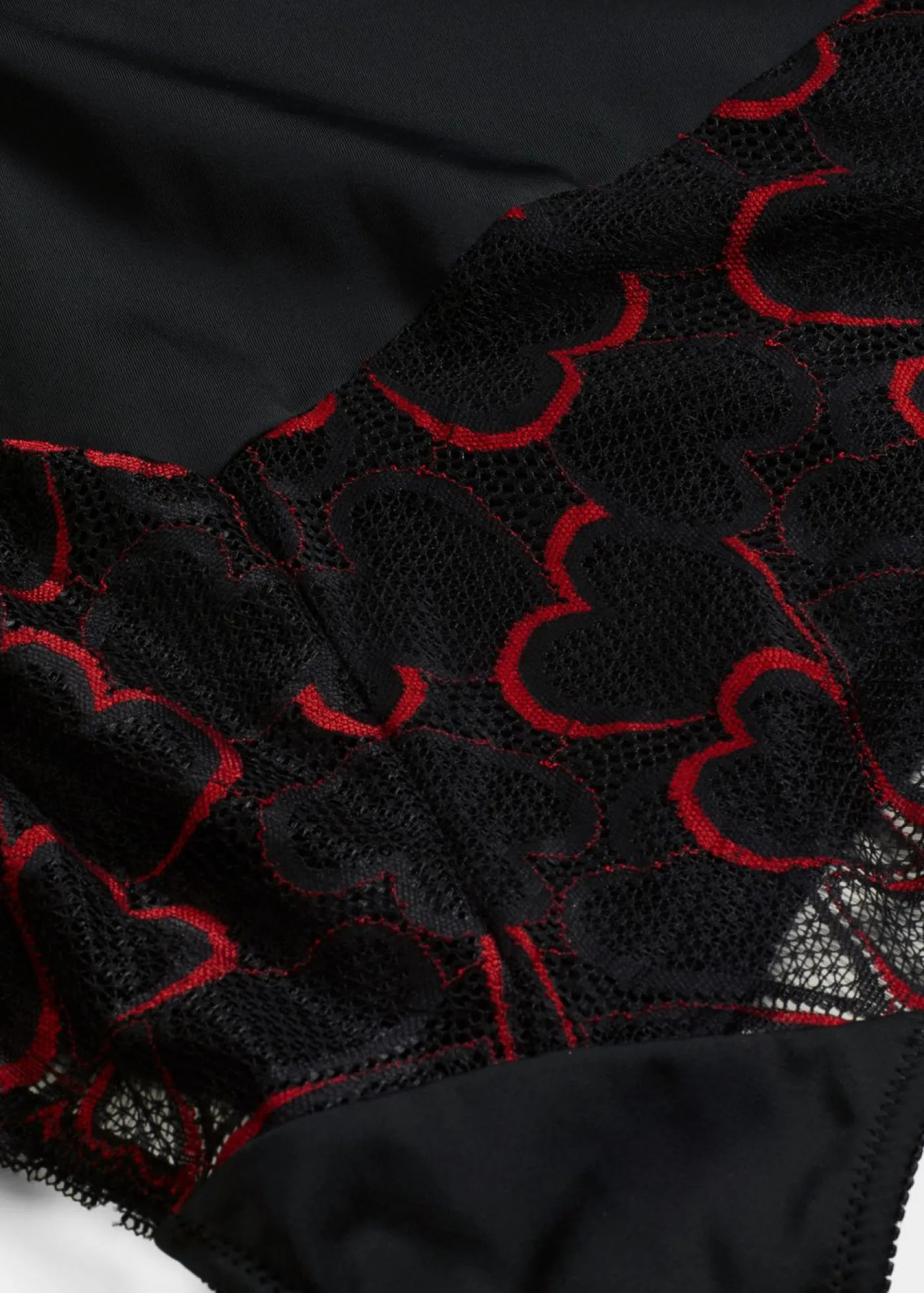 bonprix bonprix Body con ligero efecto moldeador y encaje Negro-rojo salsa Sale