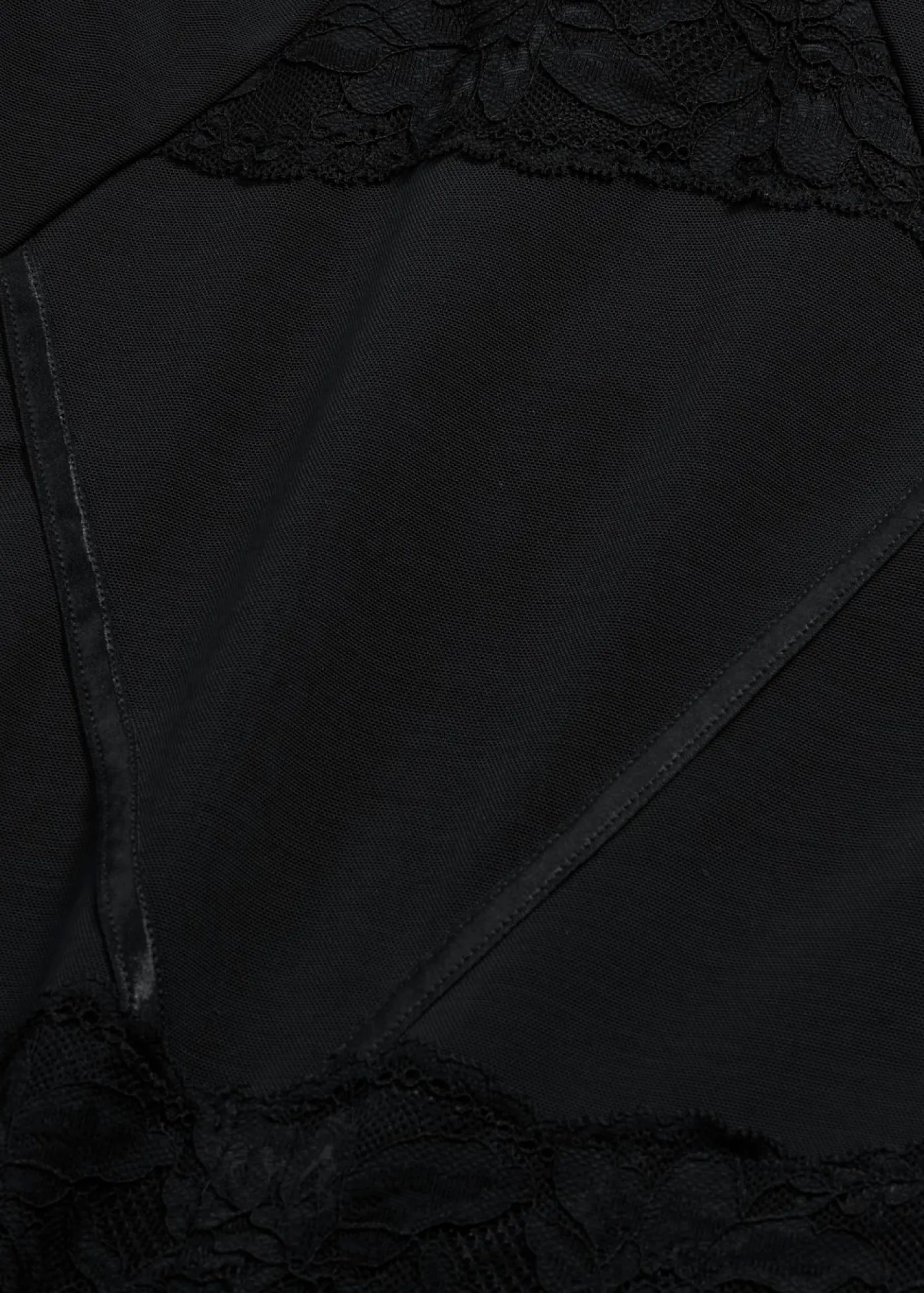 bonprix bonprix Body con ligero efecto moldeador y encaje Negro Outlet