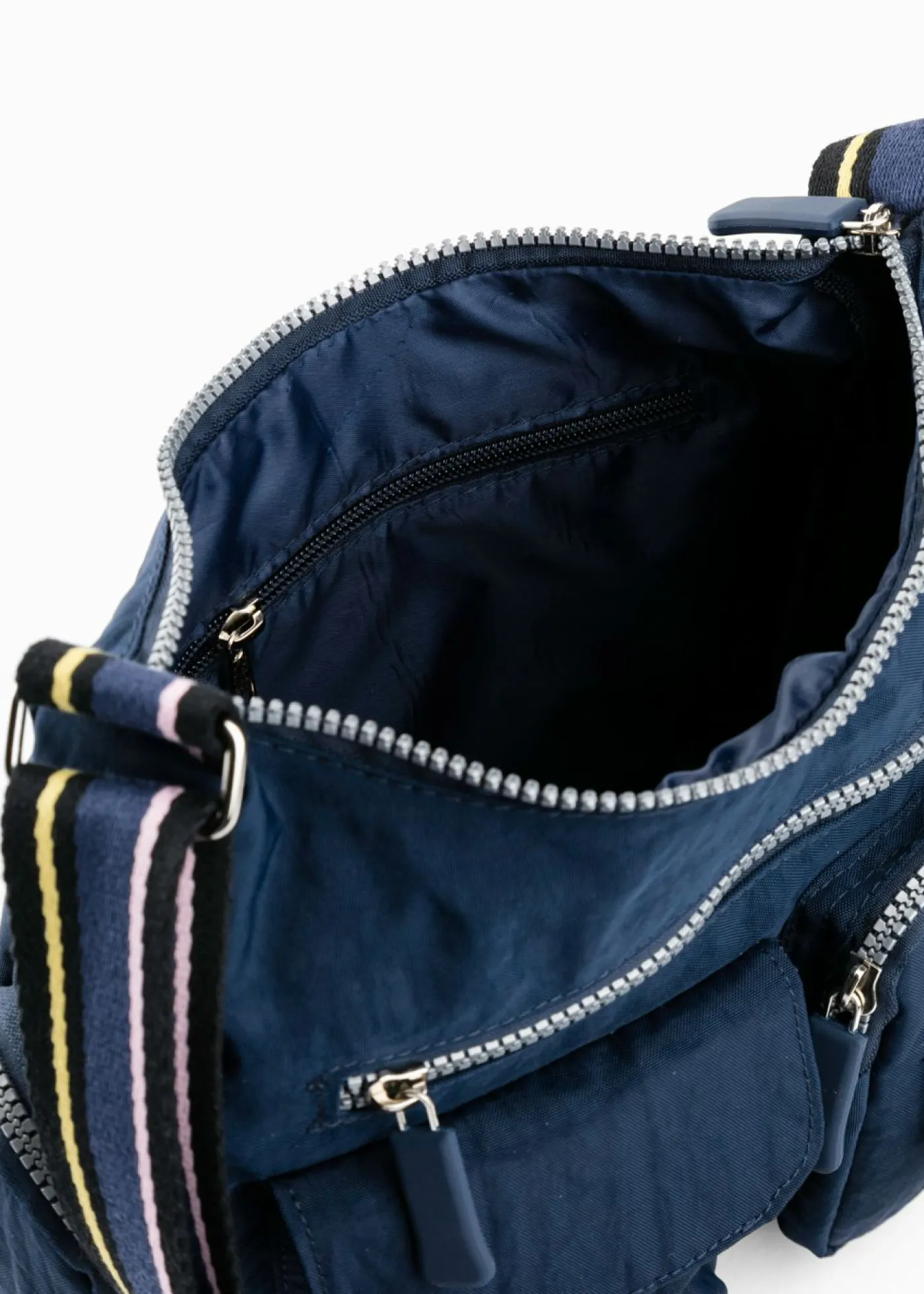 bonprix bonprix Bolso bandolera con bolsillos exteriores Azul marino Outlet