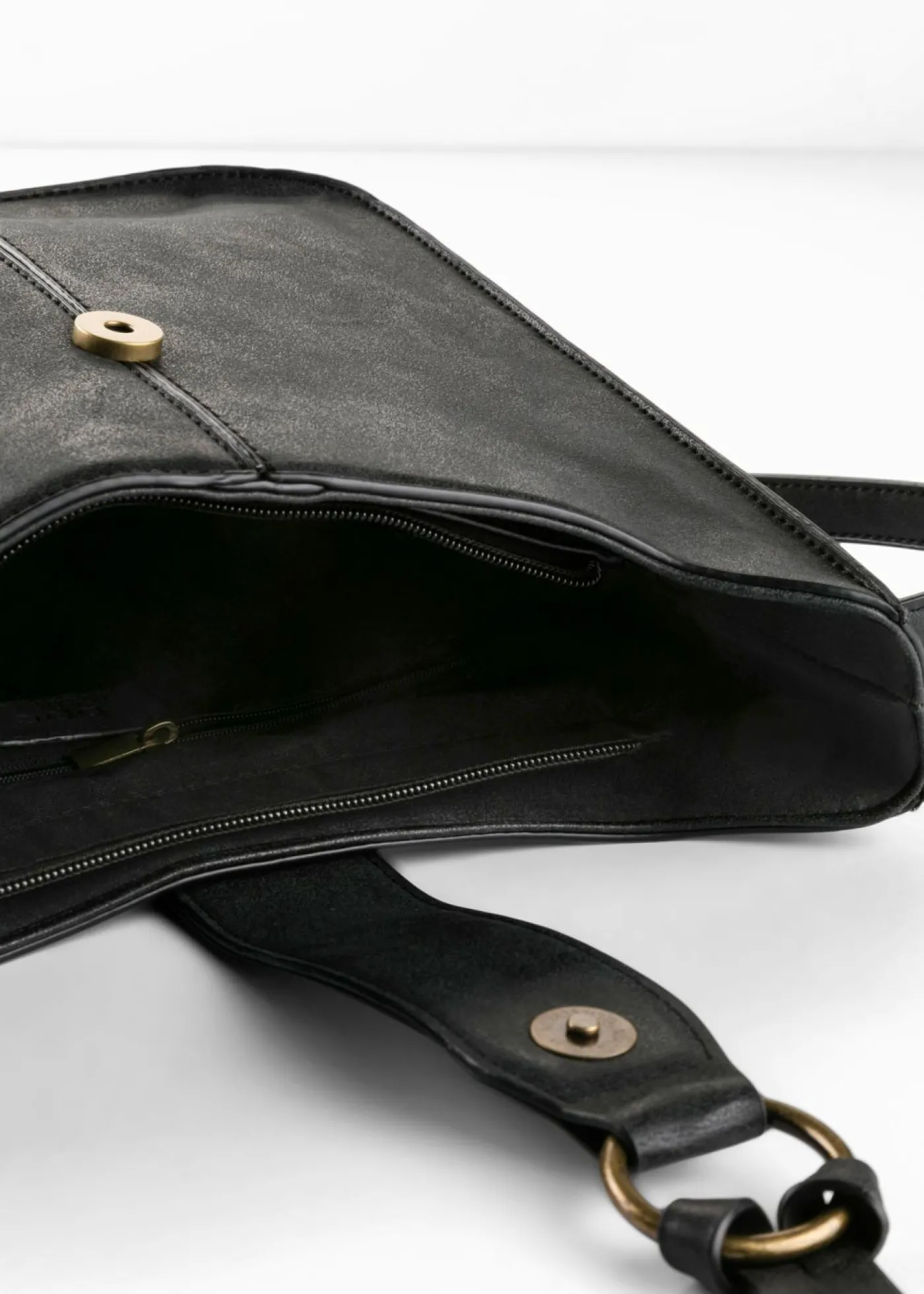 bonprix bonprix Bolso bandolera con detalle de hebilla decorativa Negro Discount