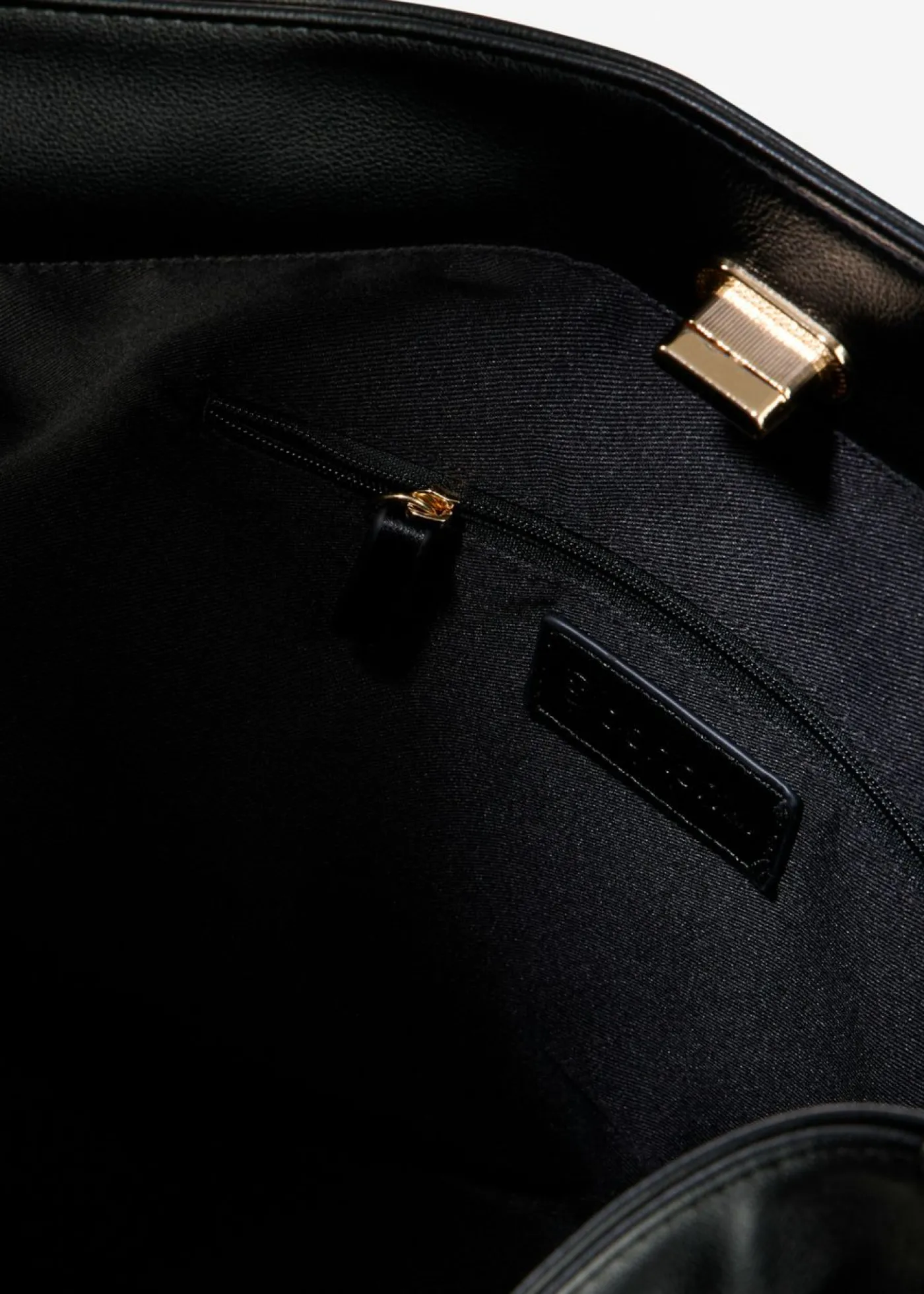 bonprix bonprix Bolso bandolera con detalle de correa Negro Clearance