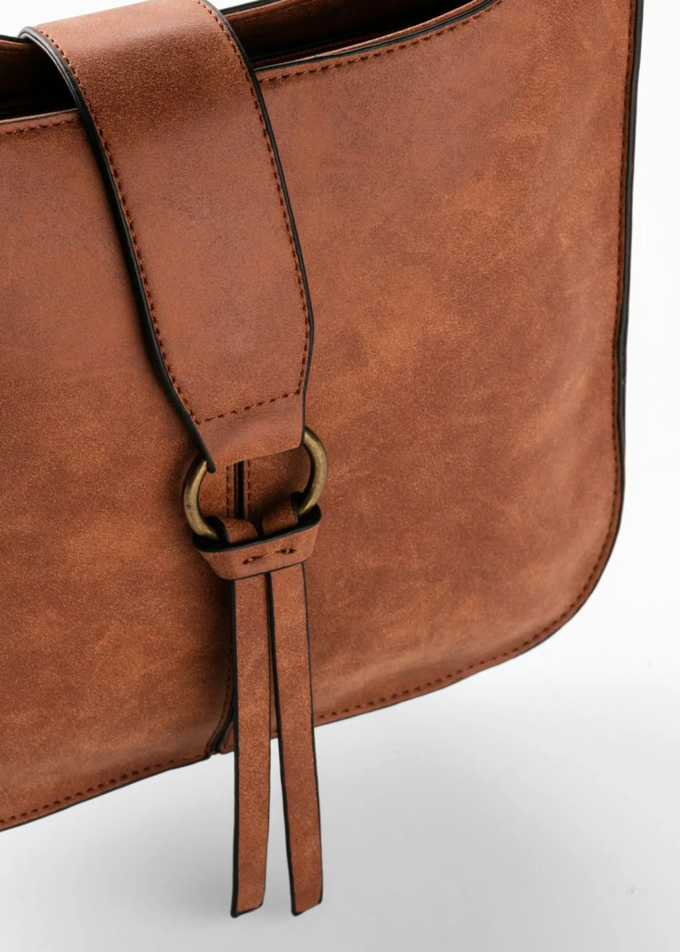bonprix bonprix Bolso bandolera con detalle de hebilla decorativa Bolso de estilo bandolera en coñac