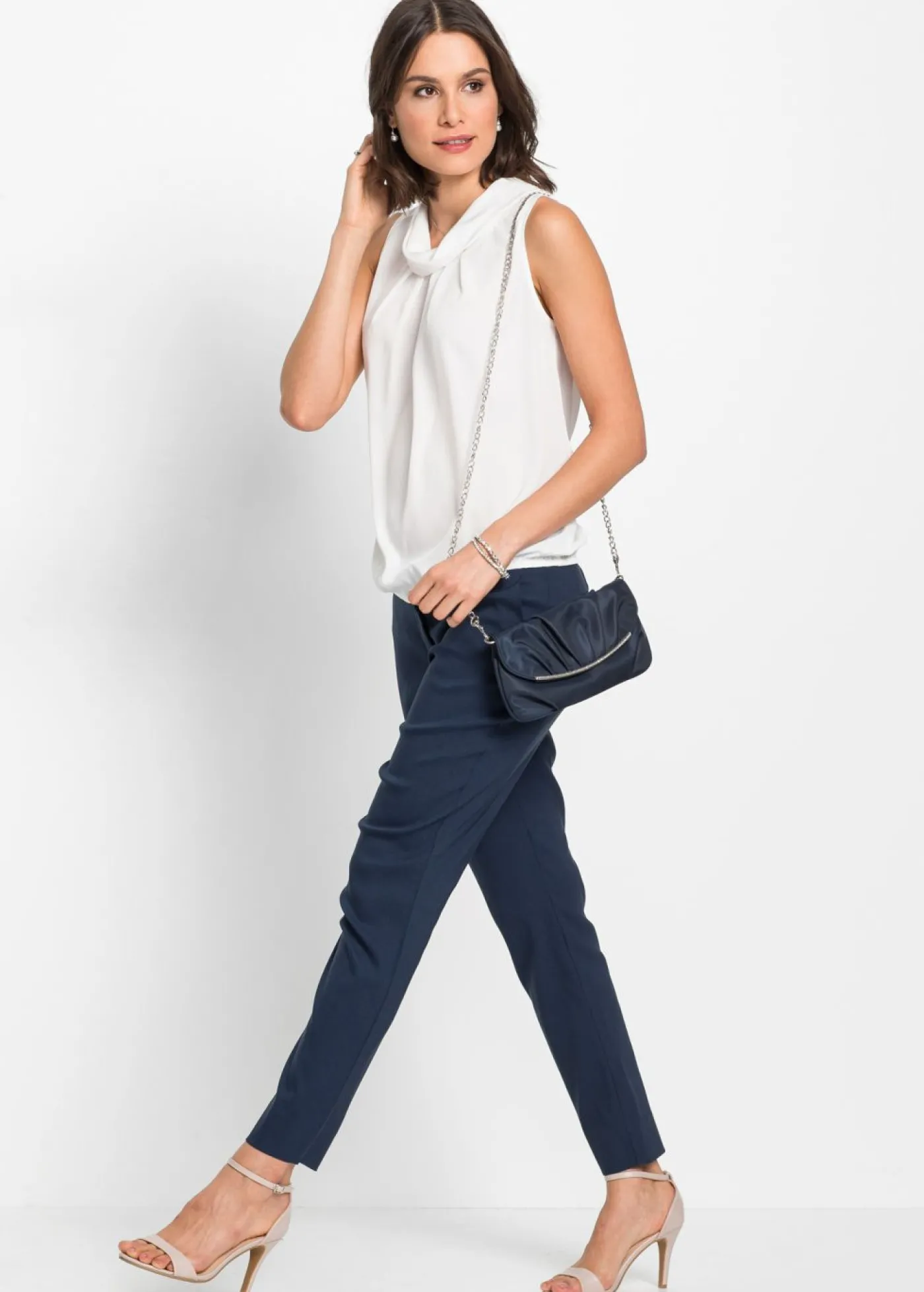 bonprix bonprix Bolso clutch con decoración de pedrería Azul marino Sale