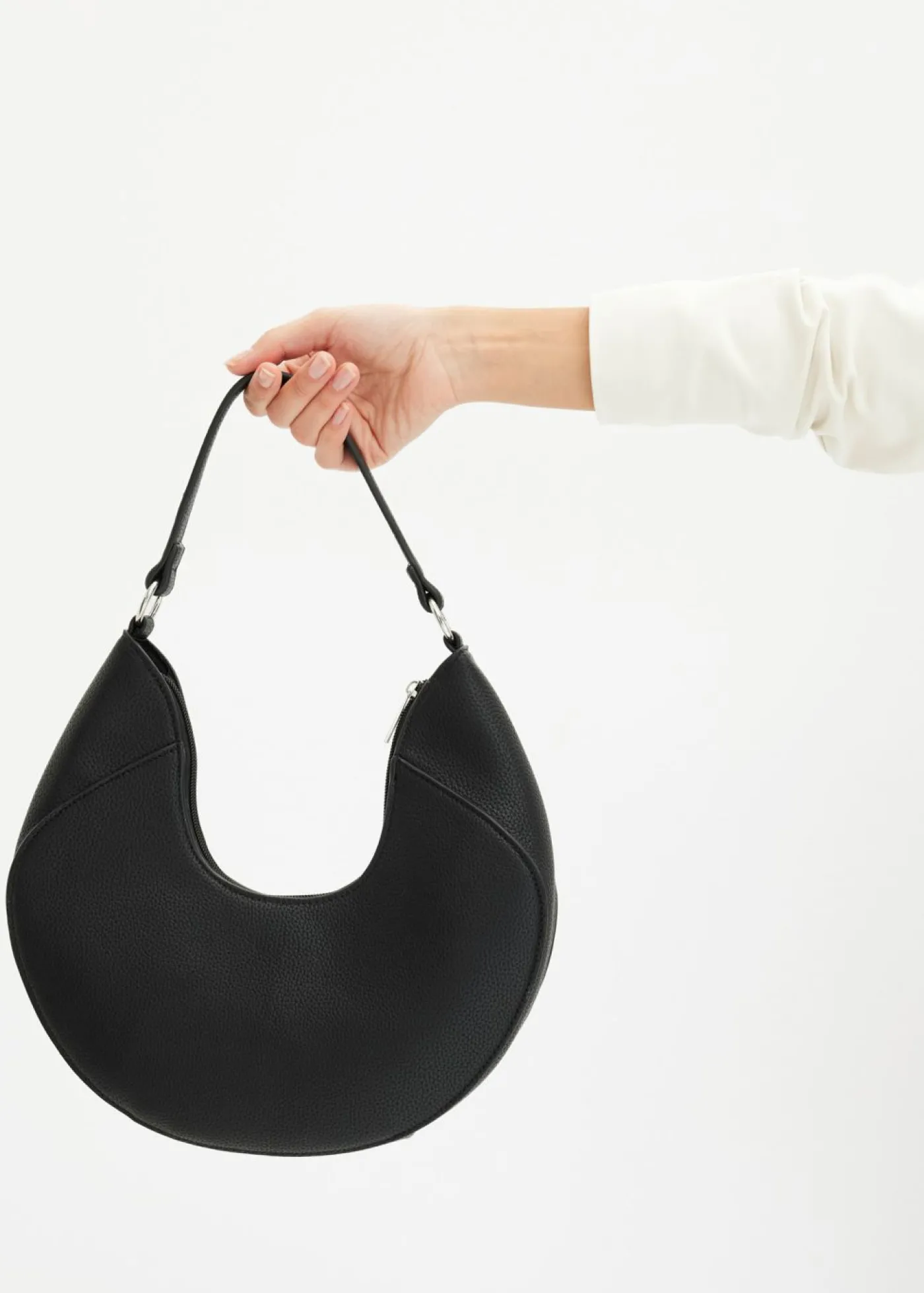 bonprix bonprix Bolso de mano de forma redondeada Negro New