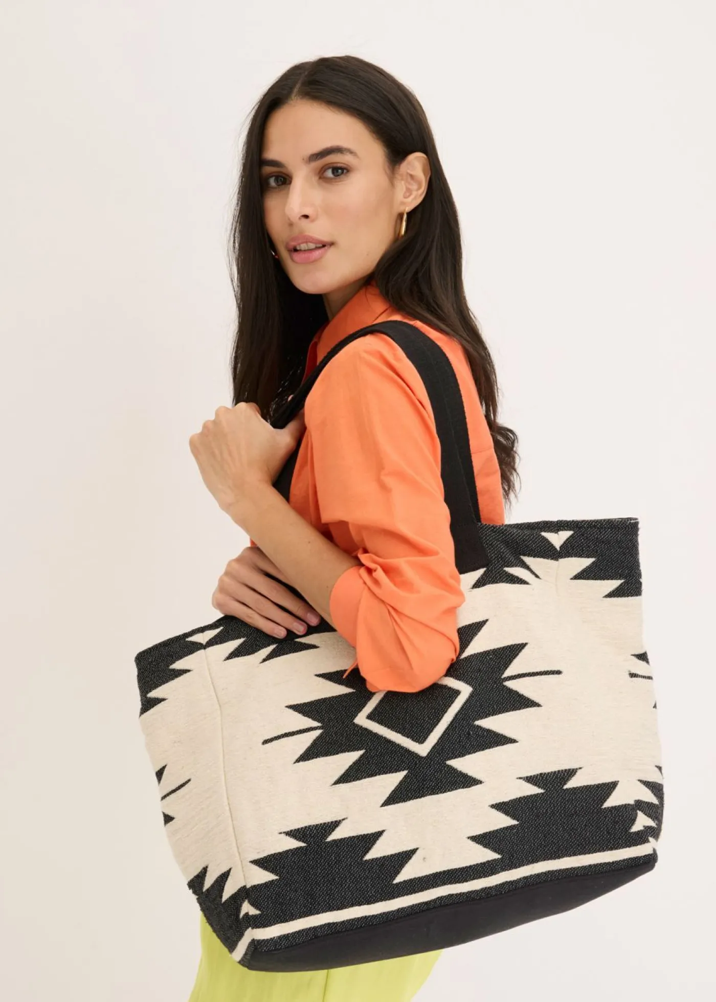 bonprix bonprix Bolso shopper de lona Beige natural/negro con estampado gráfico Online