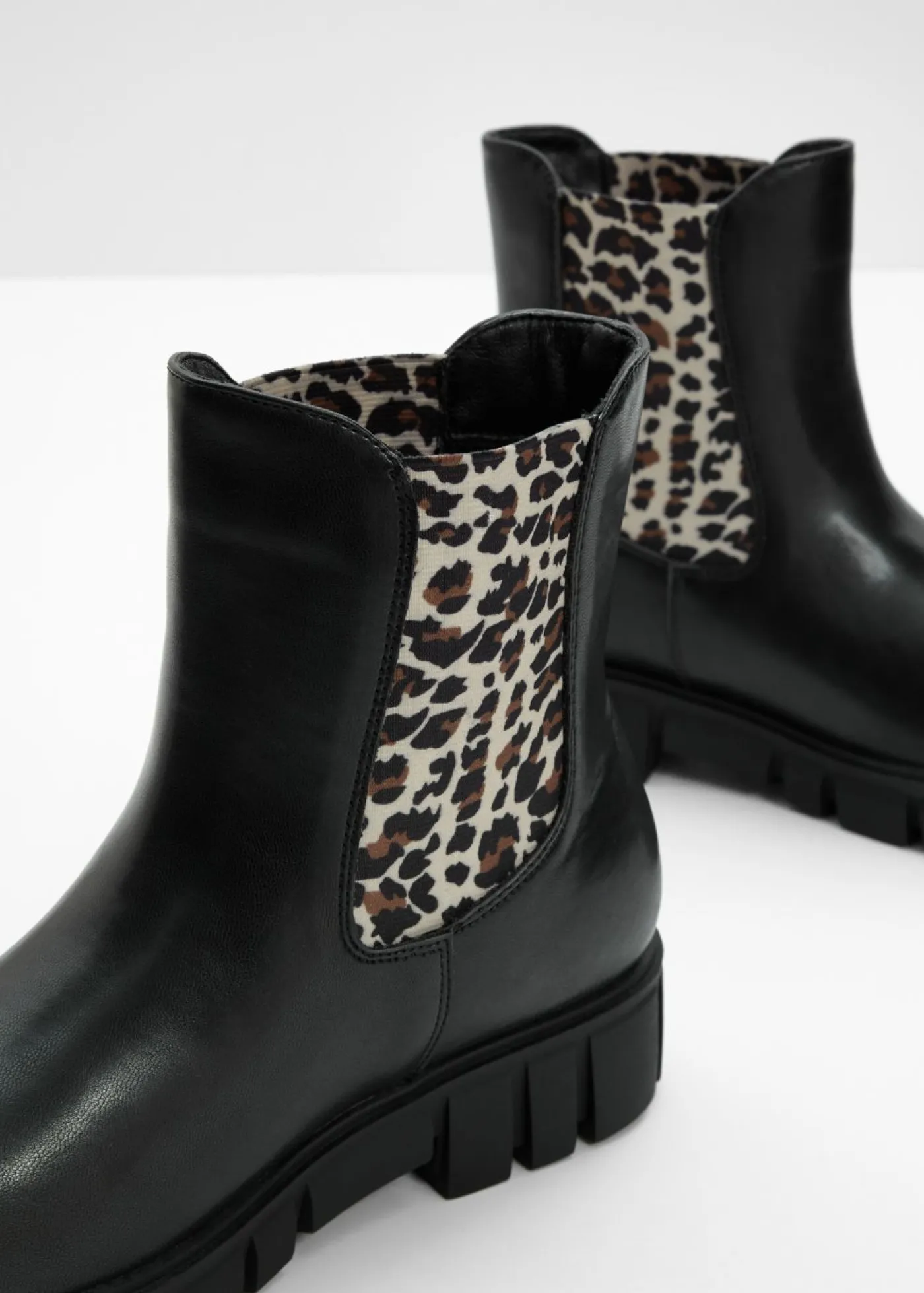 bonprix bonprix Botas Chelsea Negro de leopardo Best