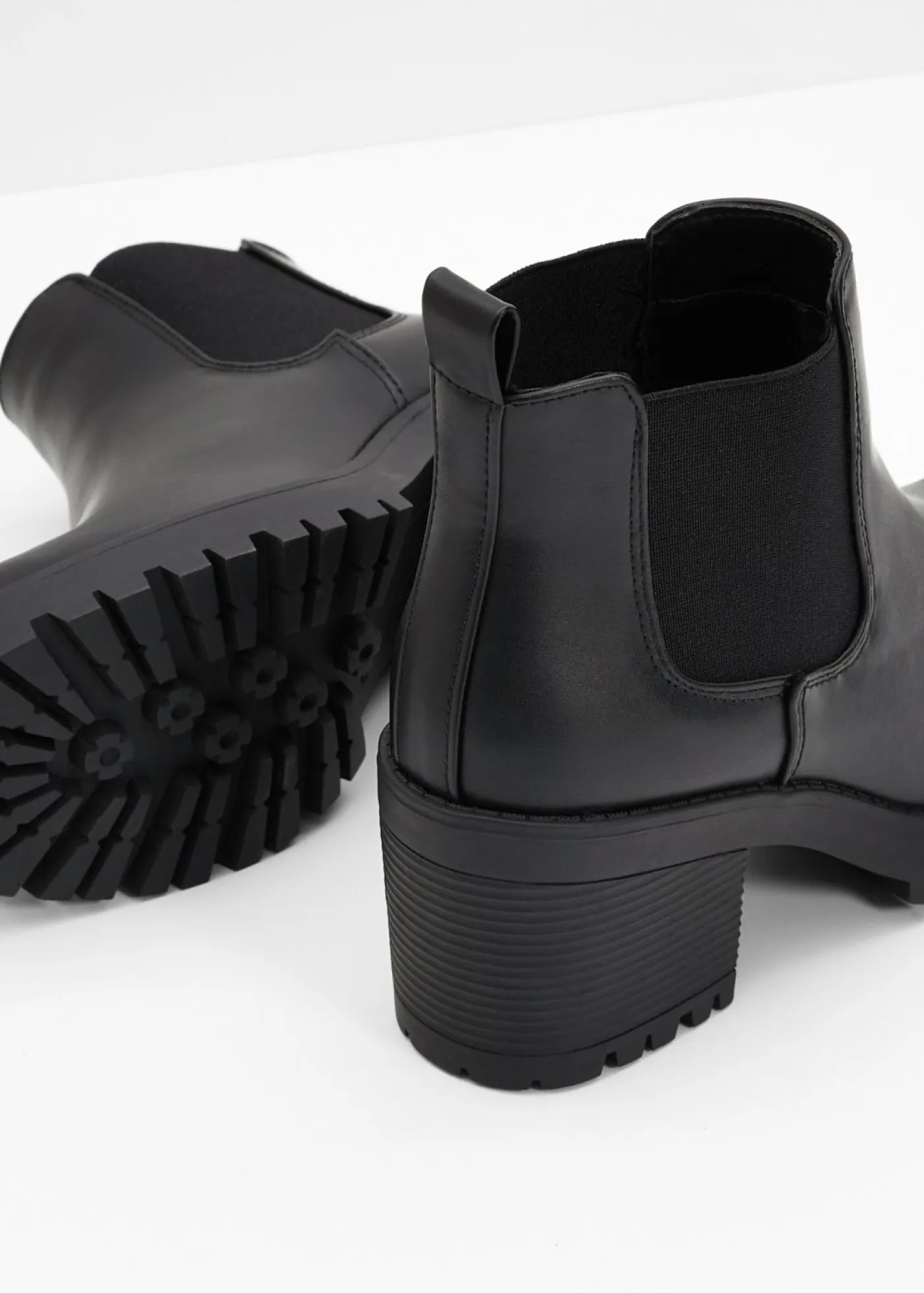 bonprix bonprix Botas Chelsea con tacón ancho Negro