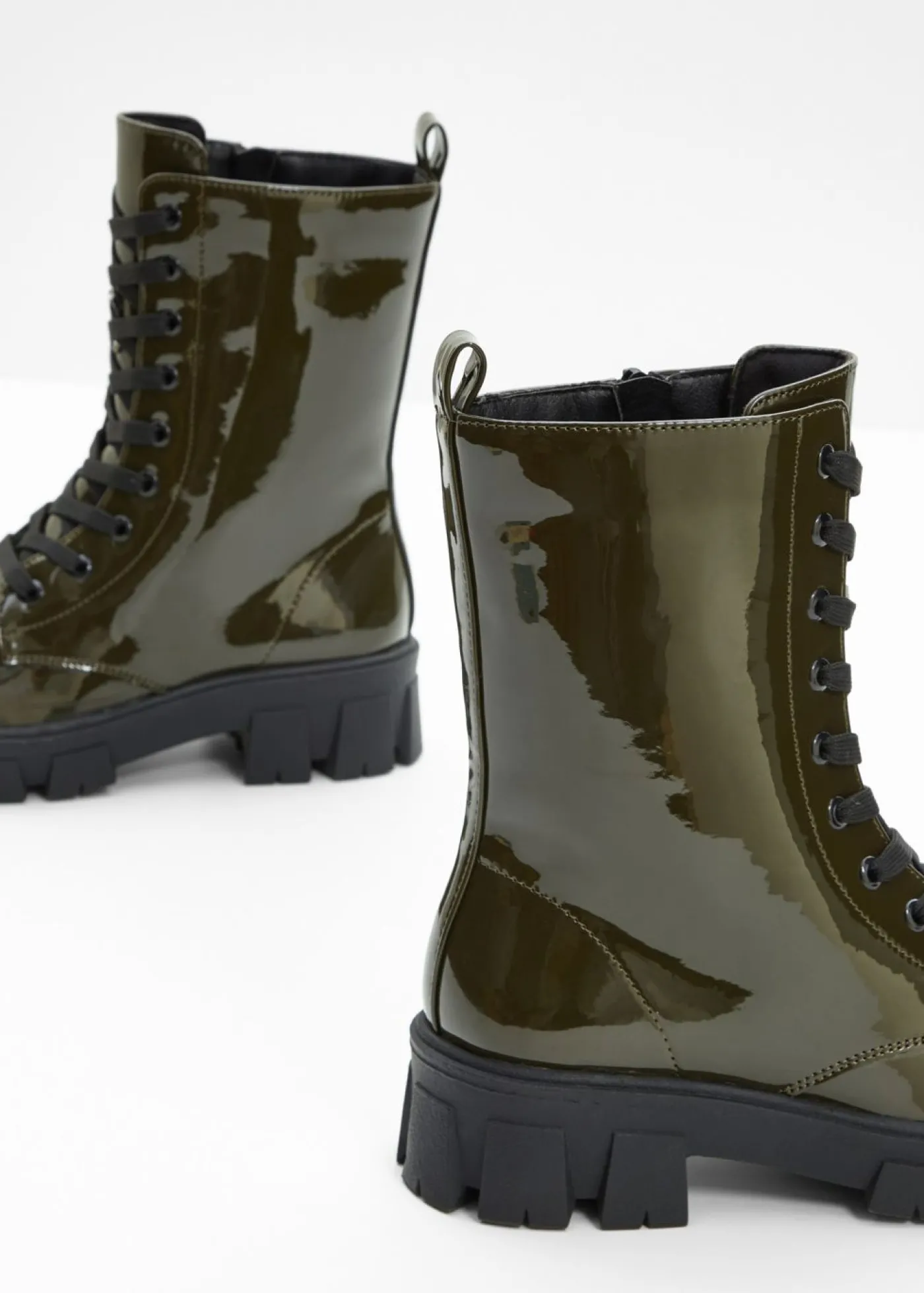 bonprix bonprix Botas con cordones y aspecto lacado Verde oliva oscuro Outlet