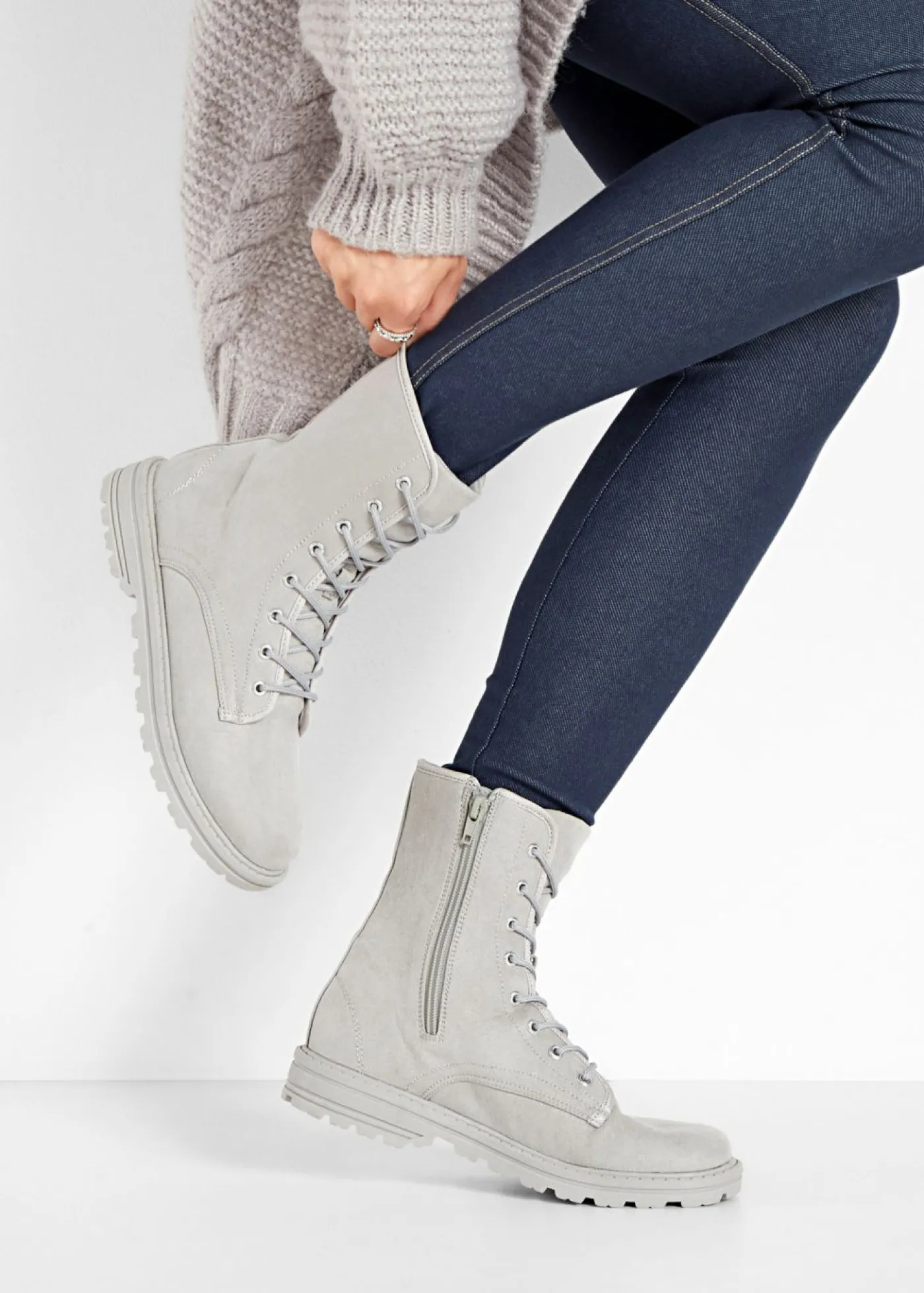 bonprix bonprix Botas con cordones y suela perfilada Gris claro