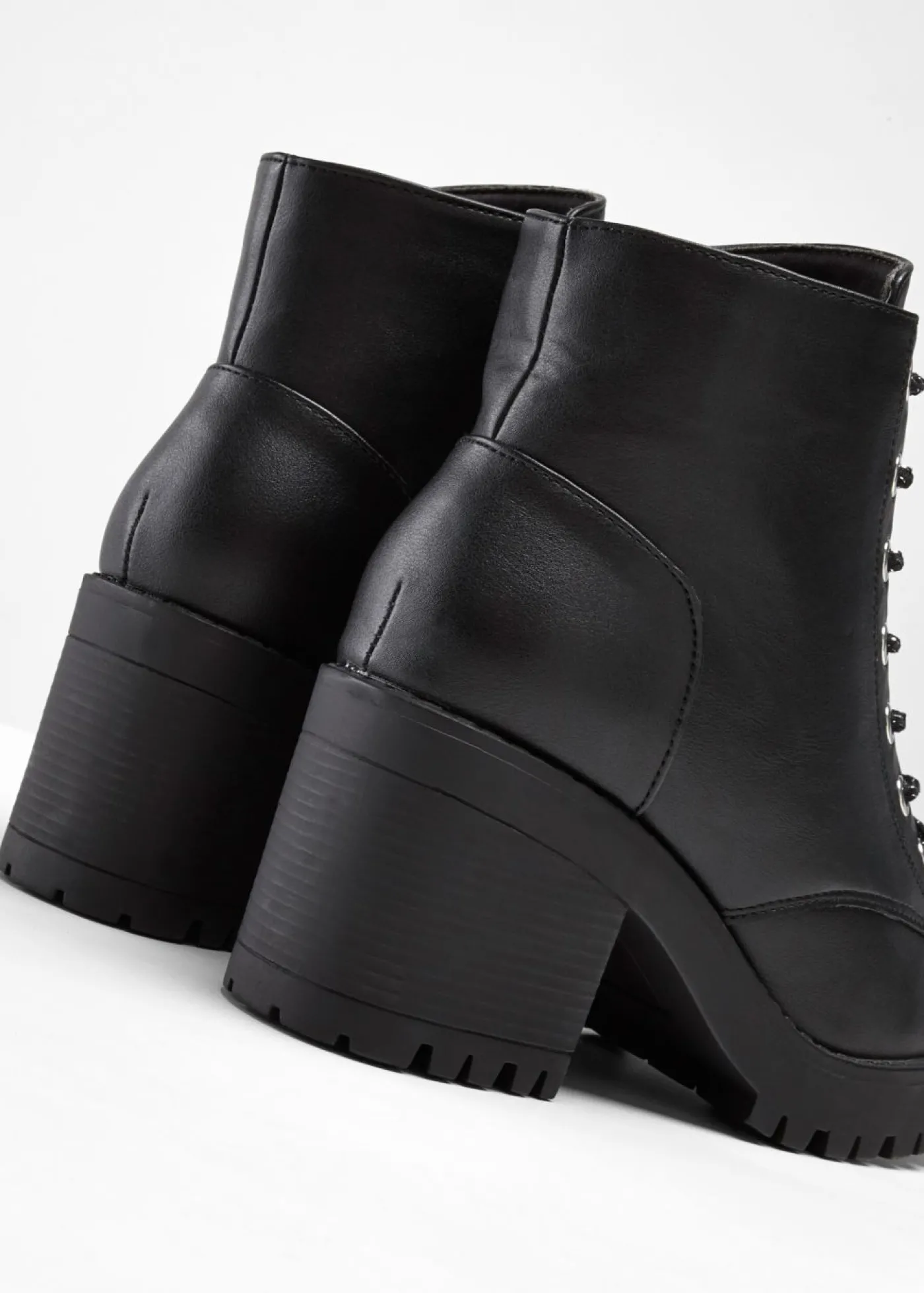 bonprix bonprix Botas con cordones y tacón ancho Negro Clearance