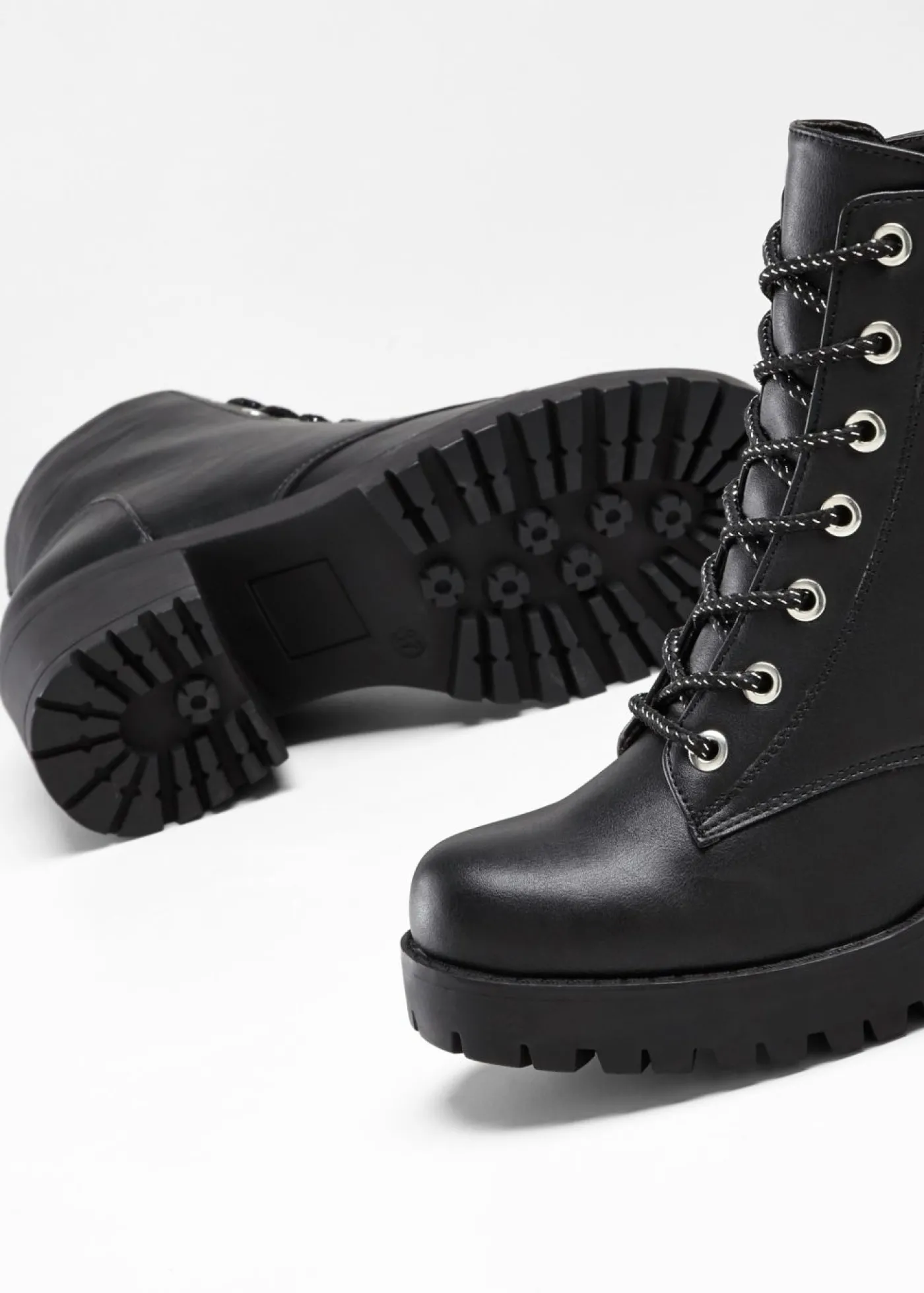 bonprix bonprix Botas con cordones y tacón ancho Negro Clearance